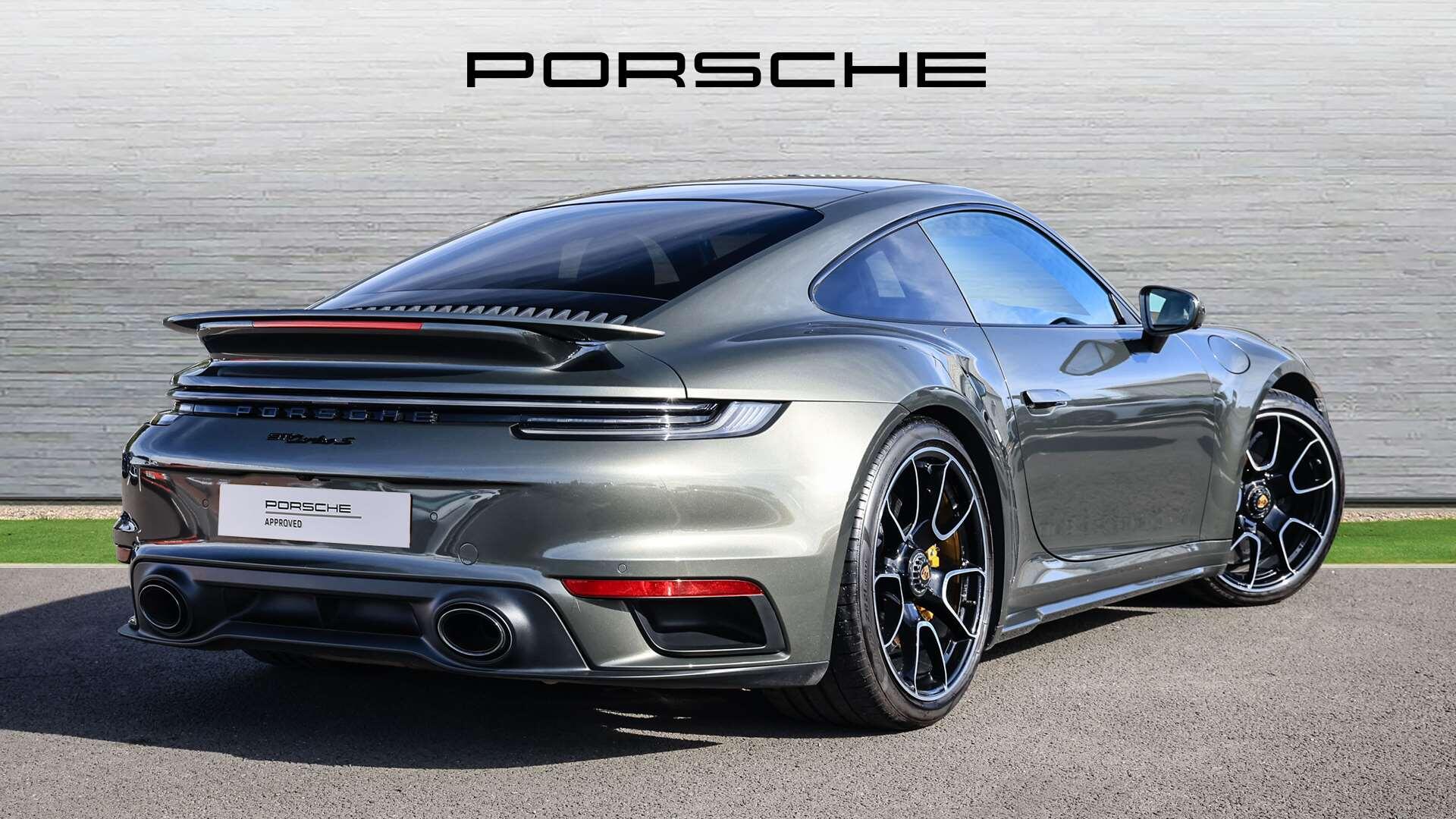 Porsche 911 view 3