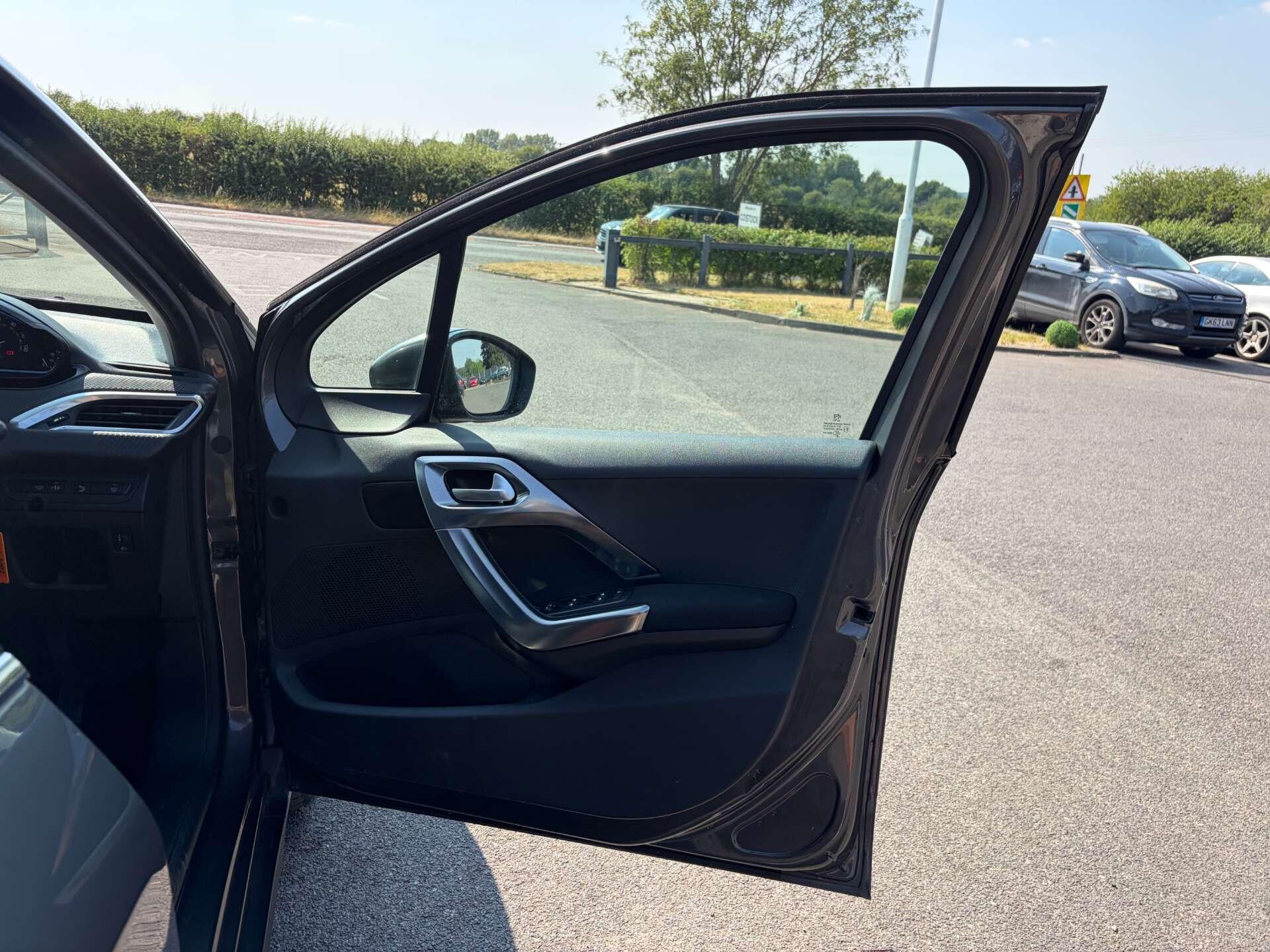 Peugeot 2008 view 34