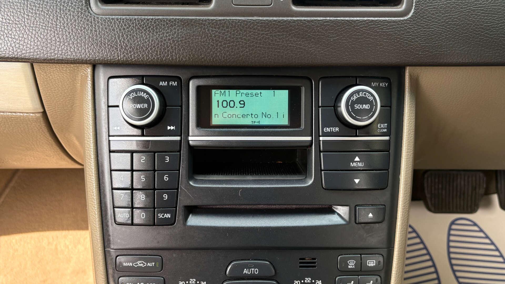 Volvo XC90 view 30