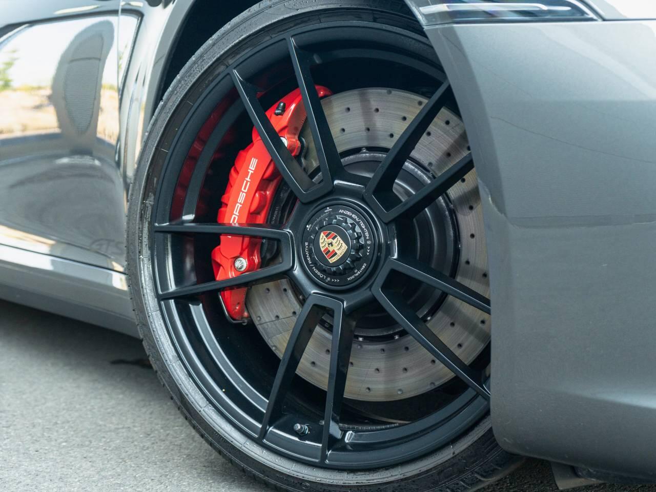 Porsche 911 view 41