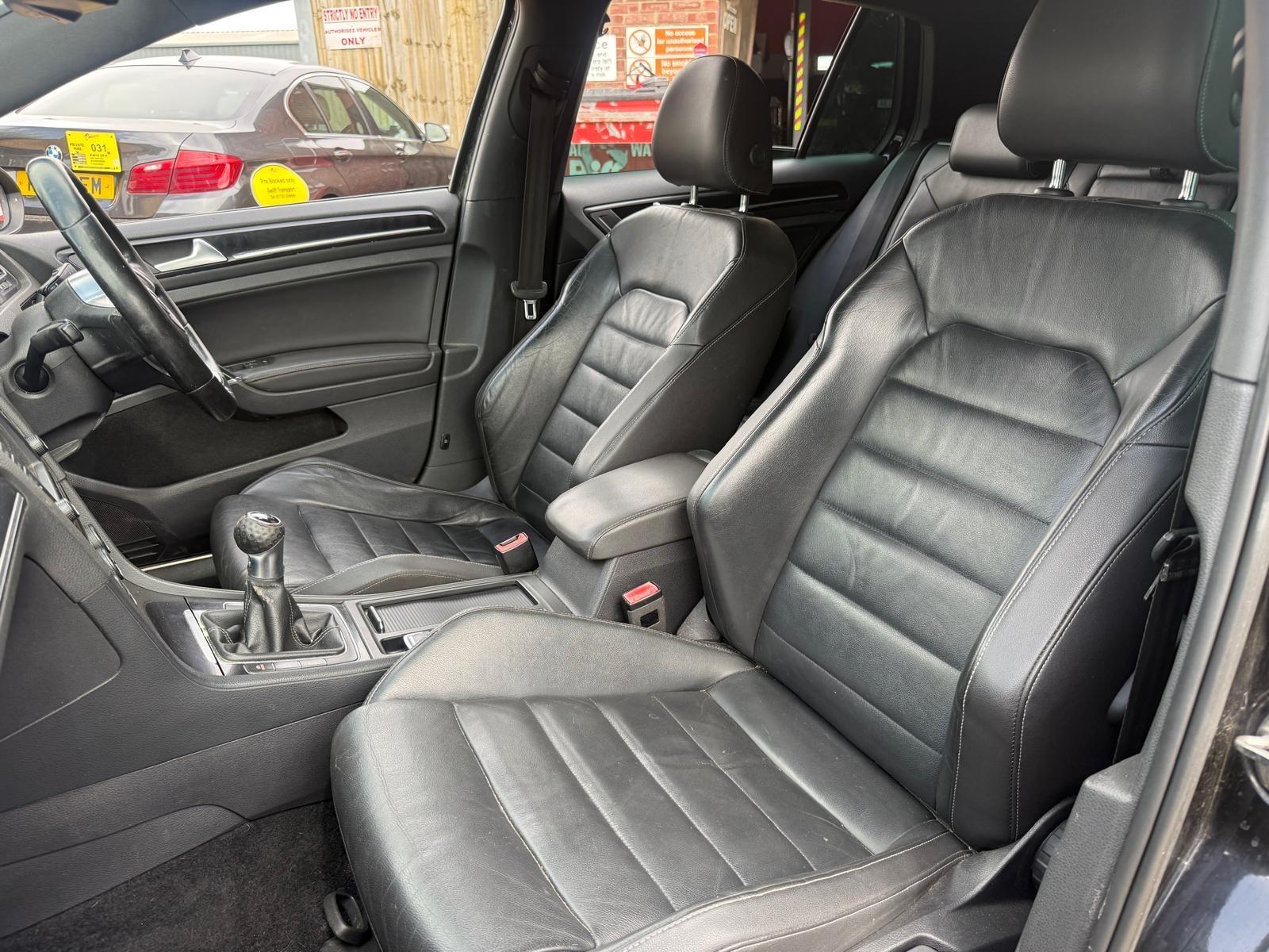 Volkswagen Golf view 34
