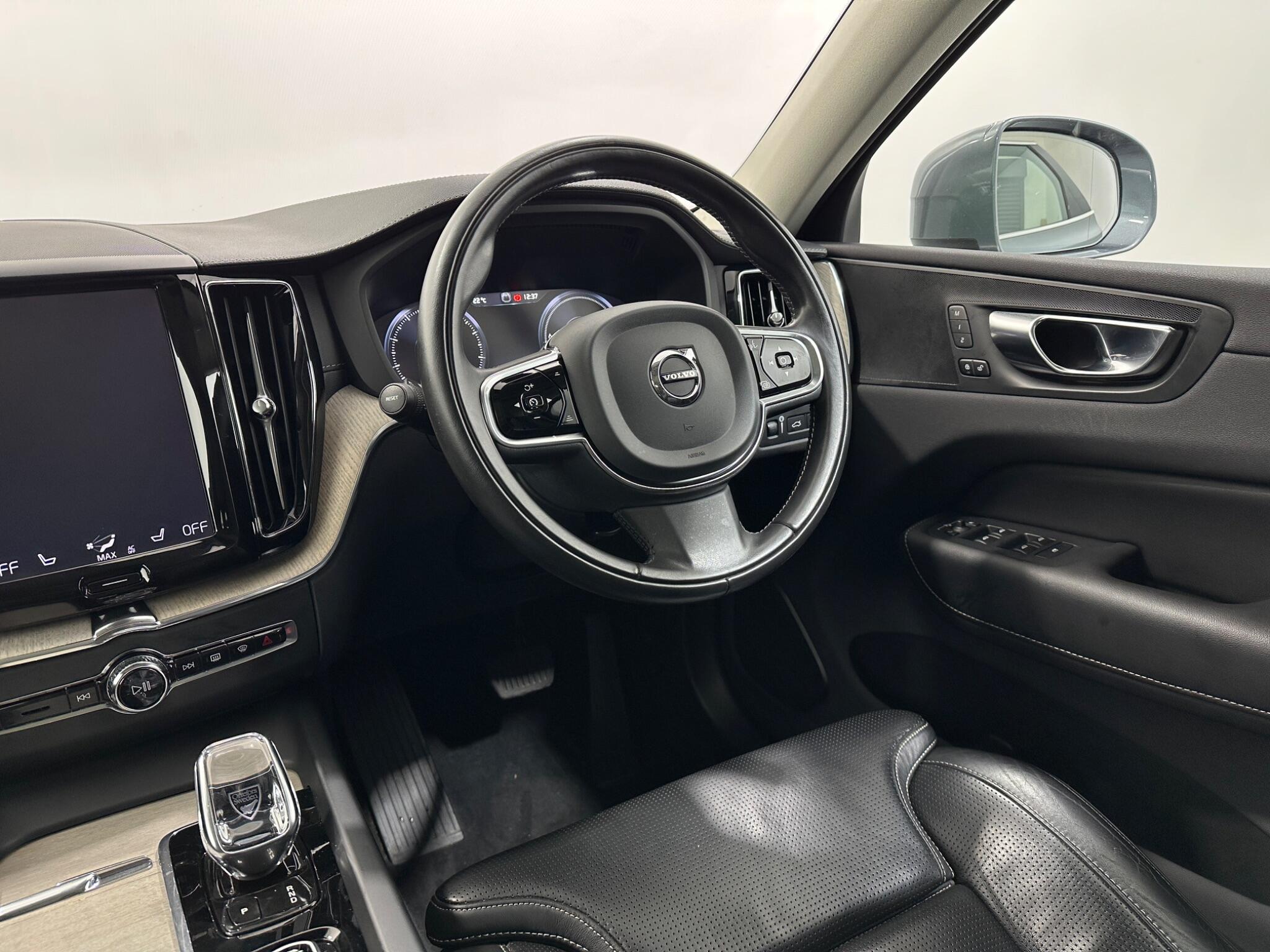 Volvo XC60 view 12