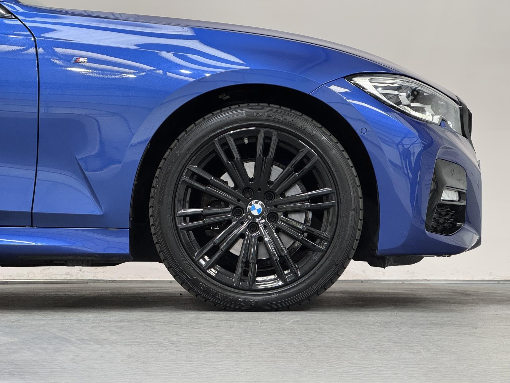 BMW 3 Series view 15
