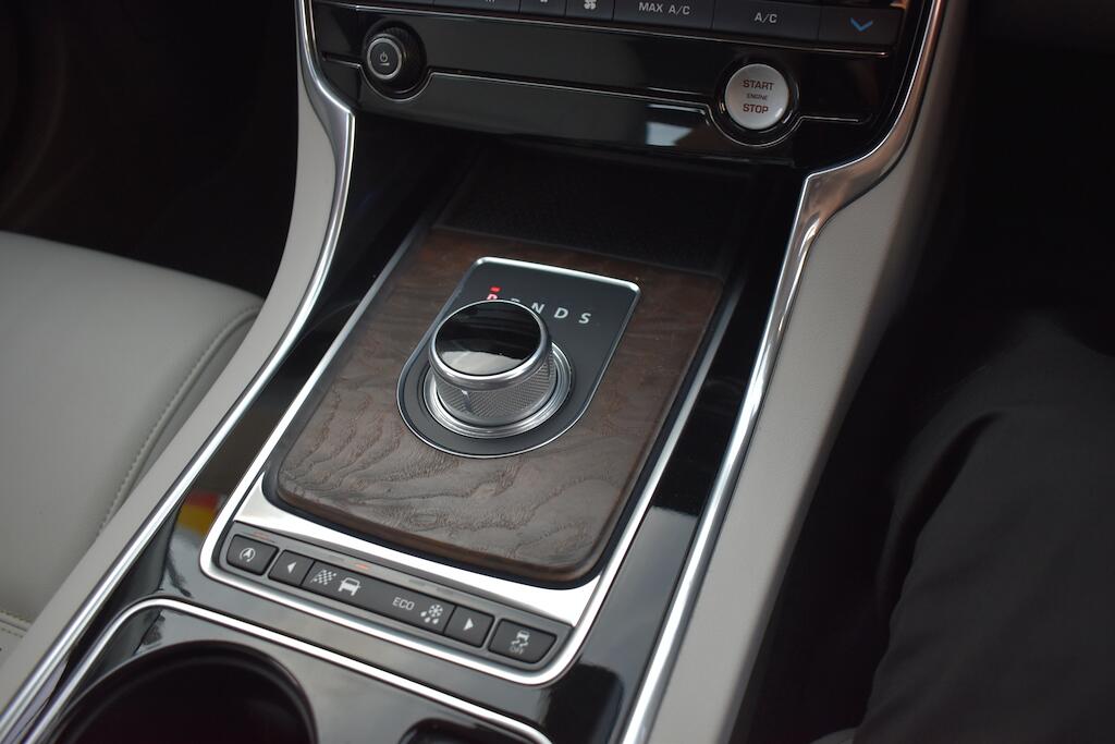 Jaguar Xe view 63