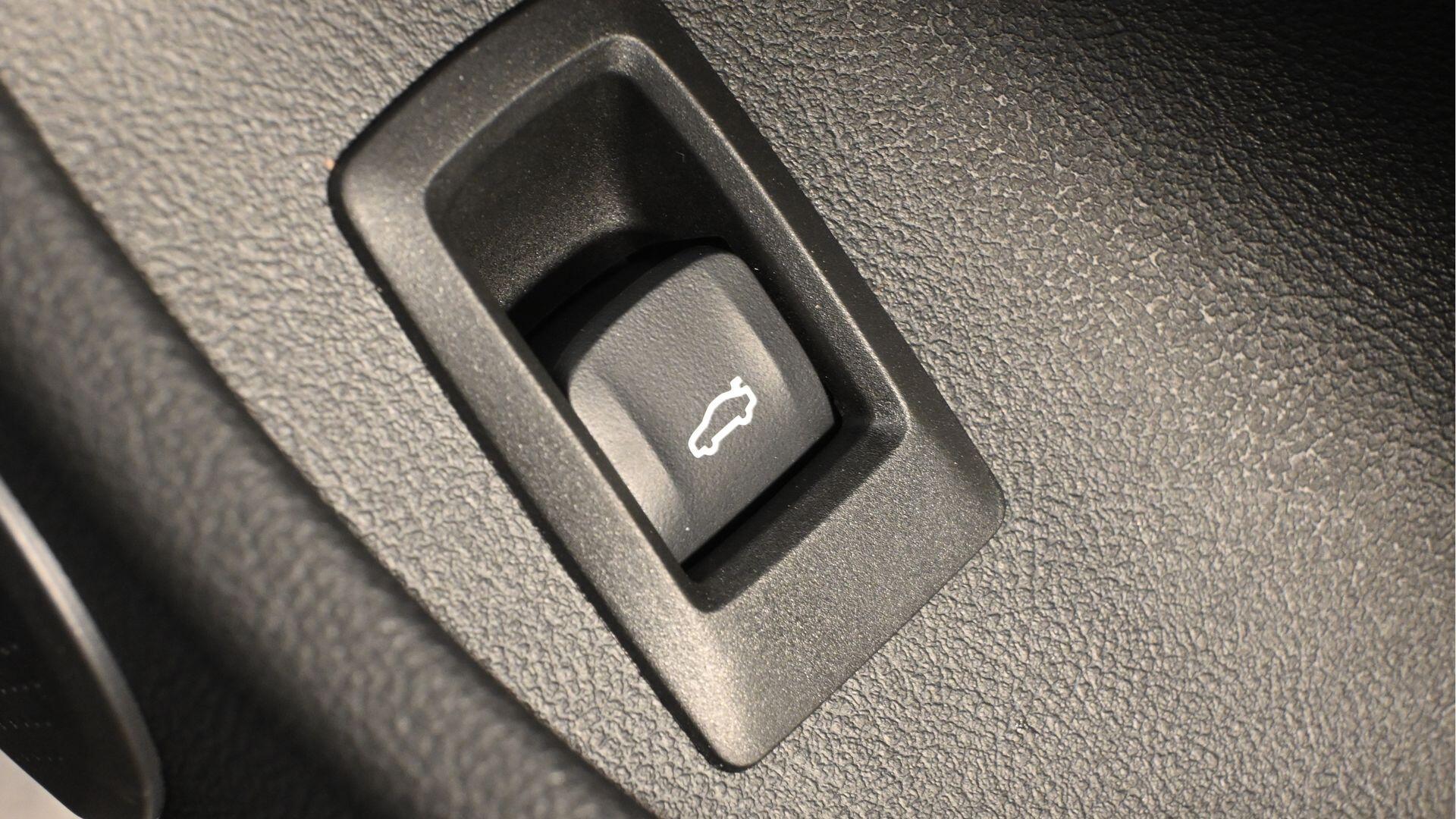 BMW i4 view 27