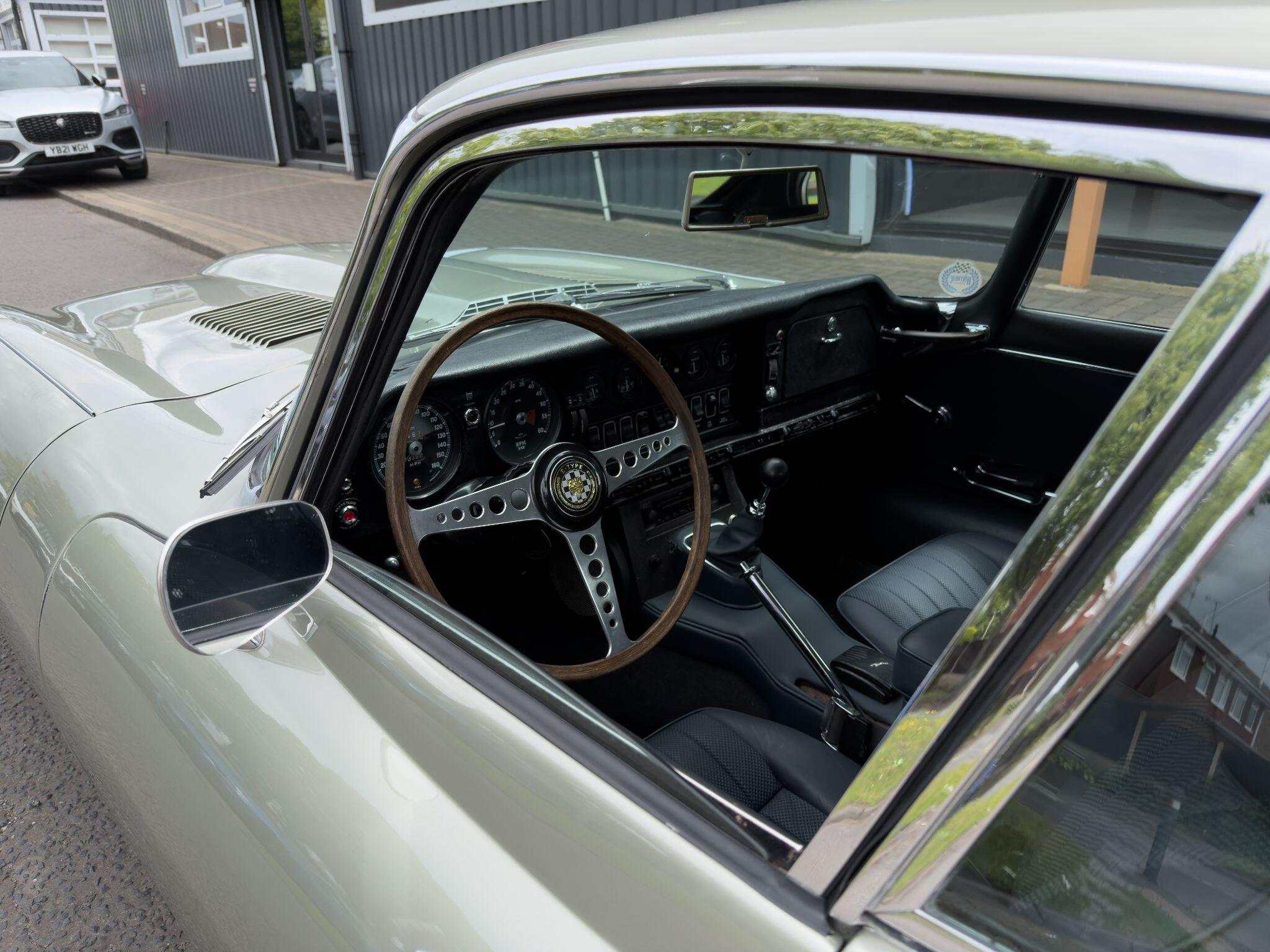 Jaguar E-Type view 4