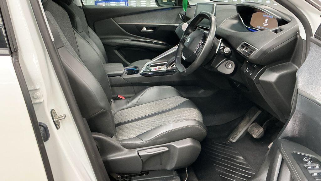 Peugeot 3008 view 12