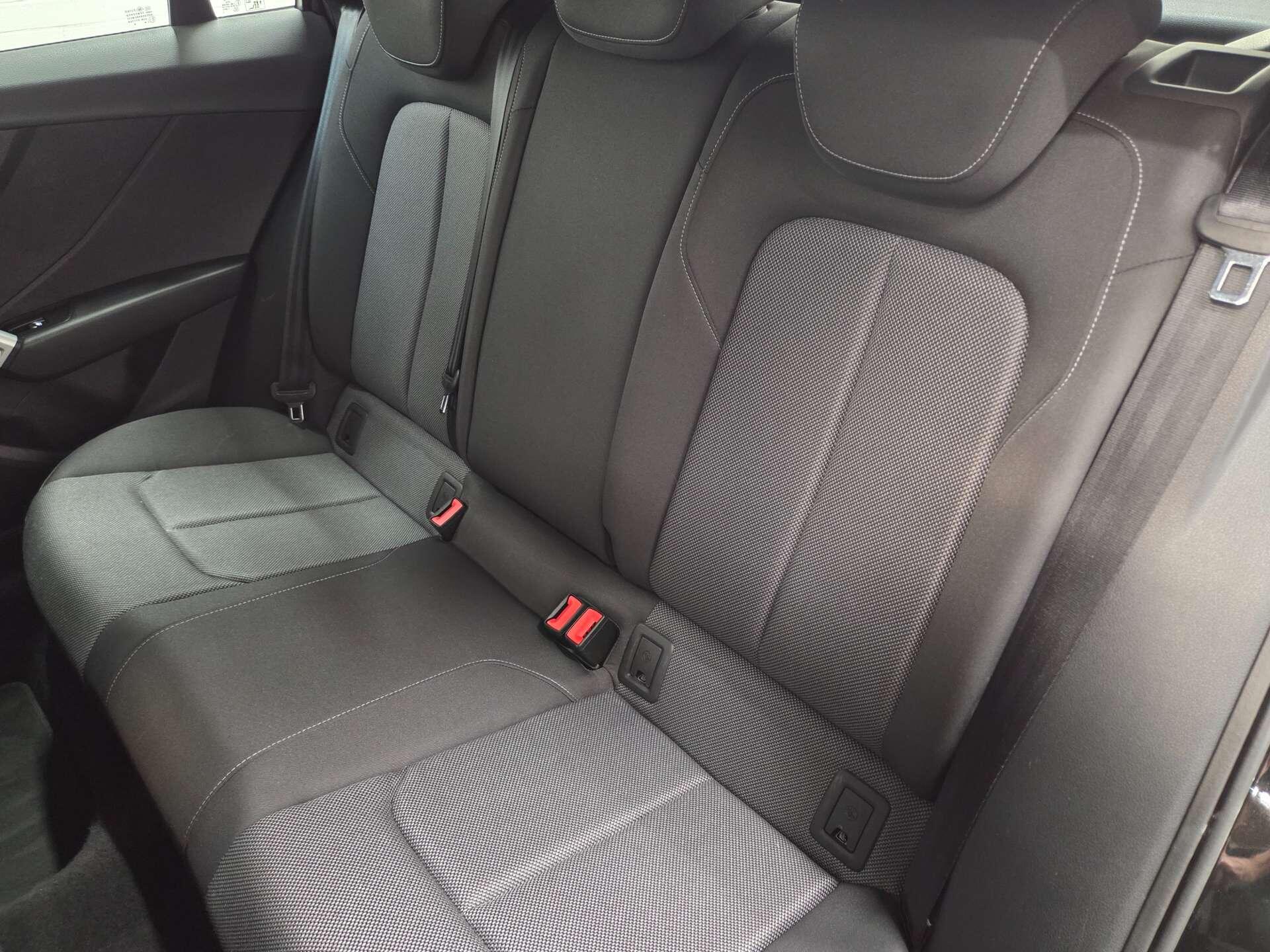 Audi Q2 view 28