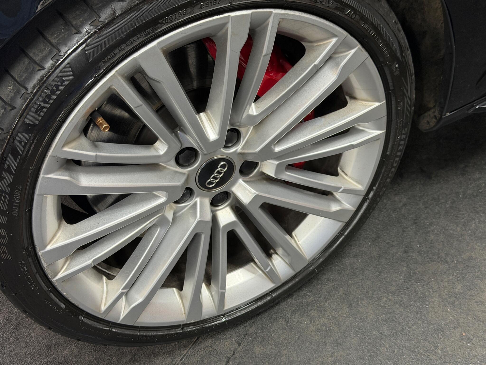 Audi S4 view 32