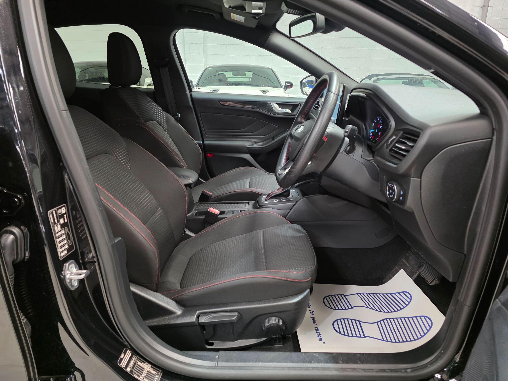 Ford Focus view 6