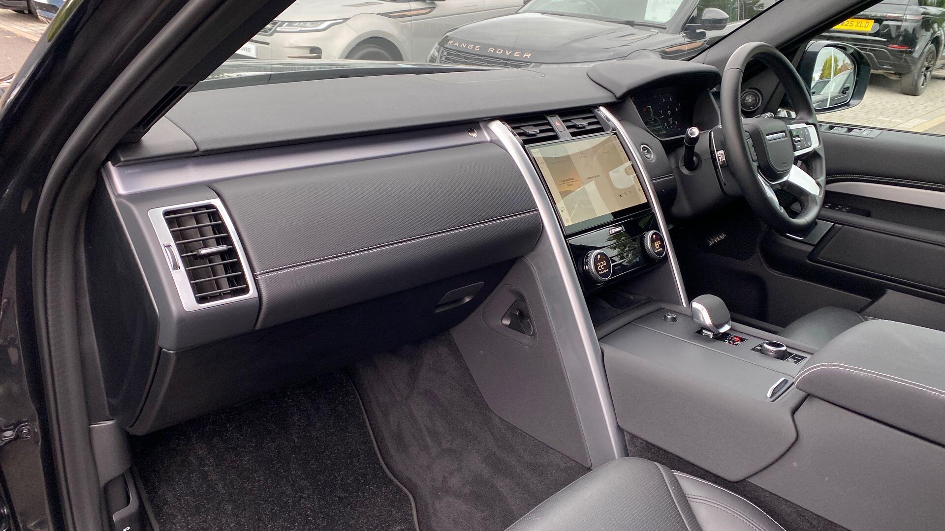 Land Rover Discovery view 50