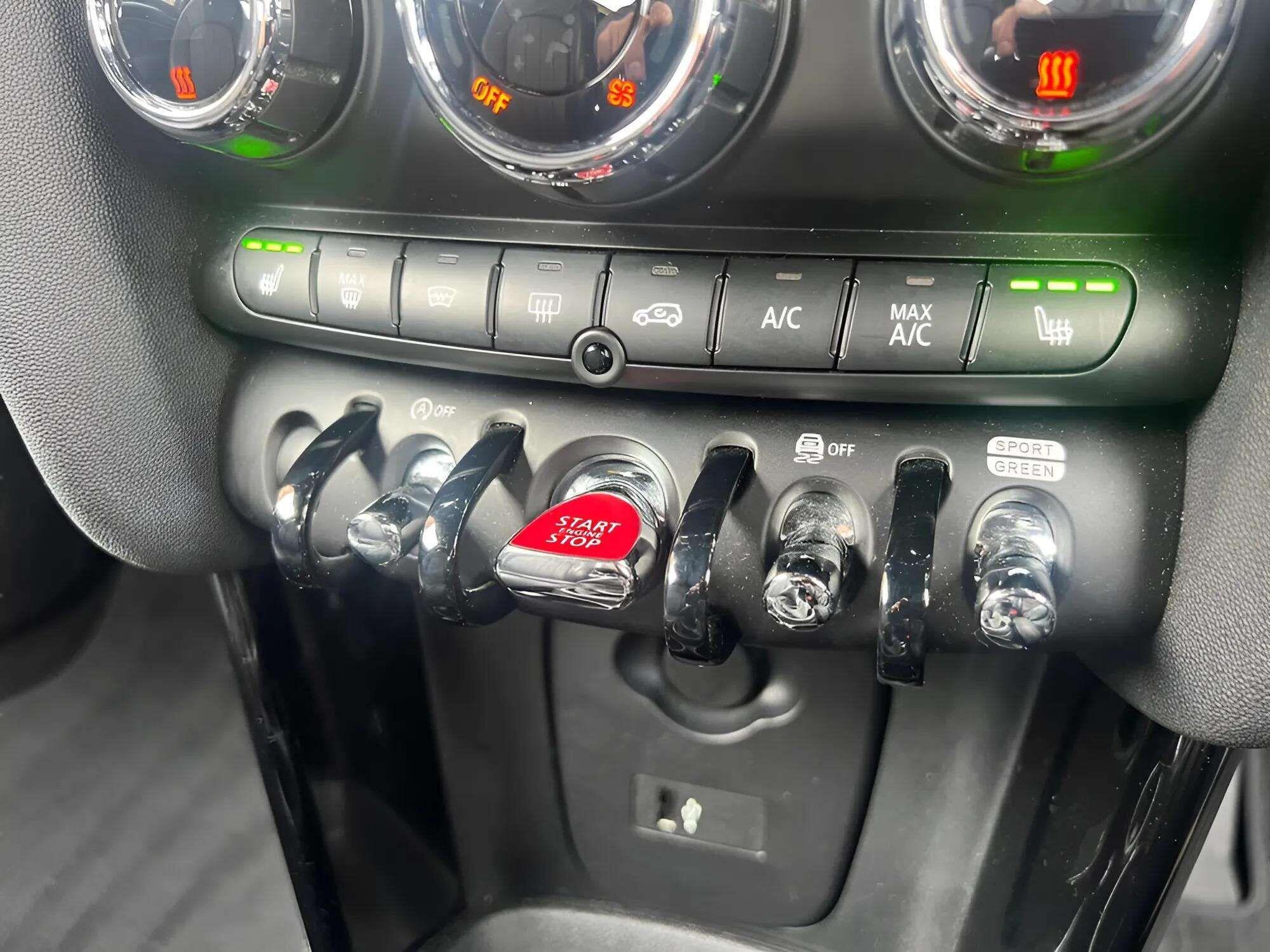 Mini Hatch view 25