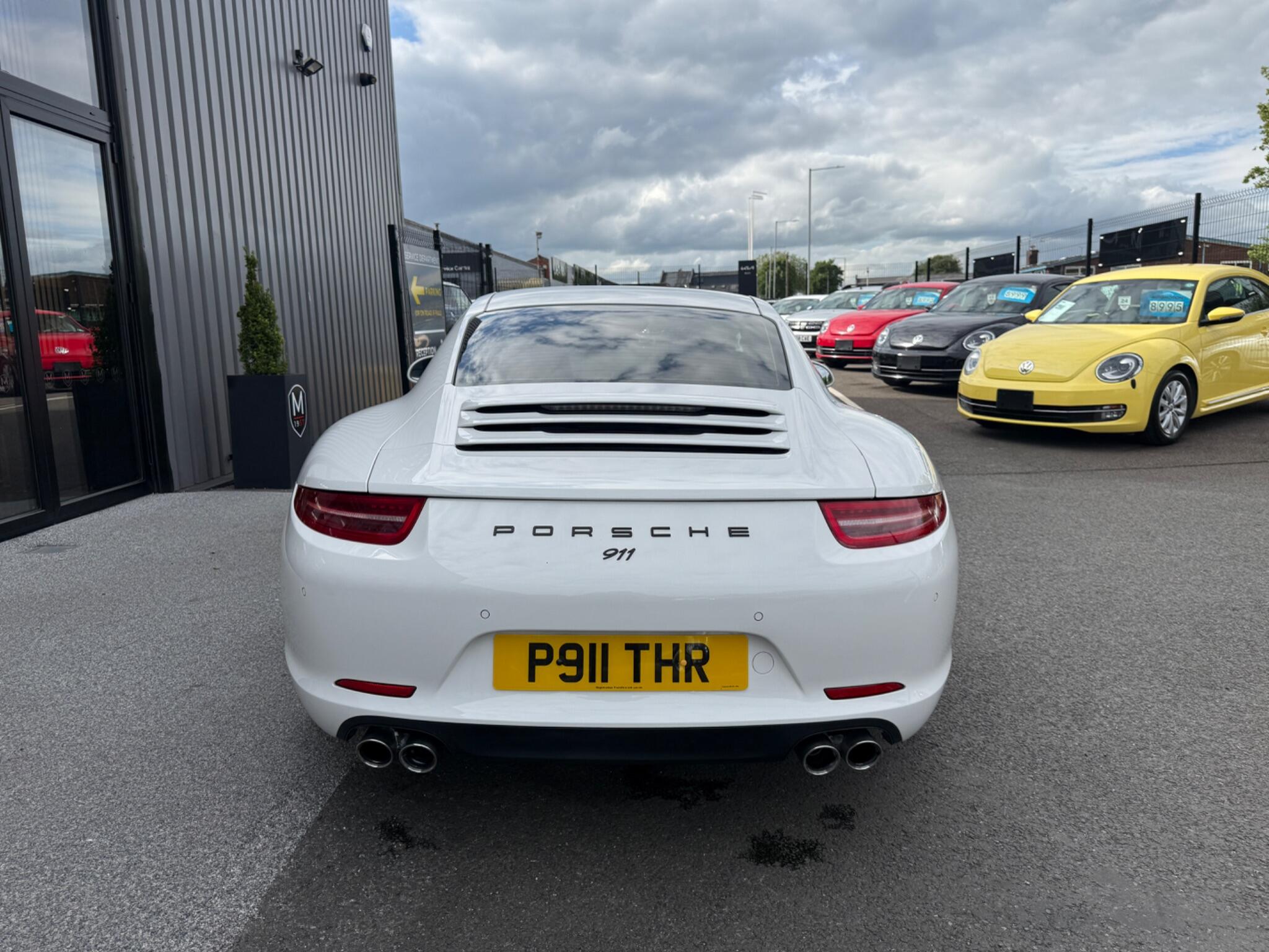 Porsche 911 view 5