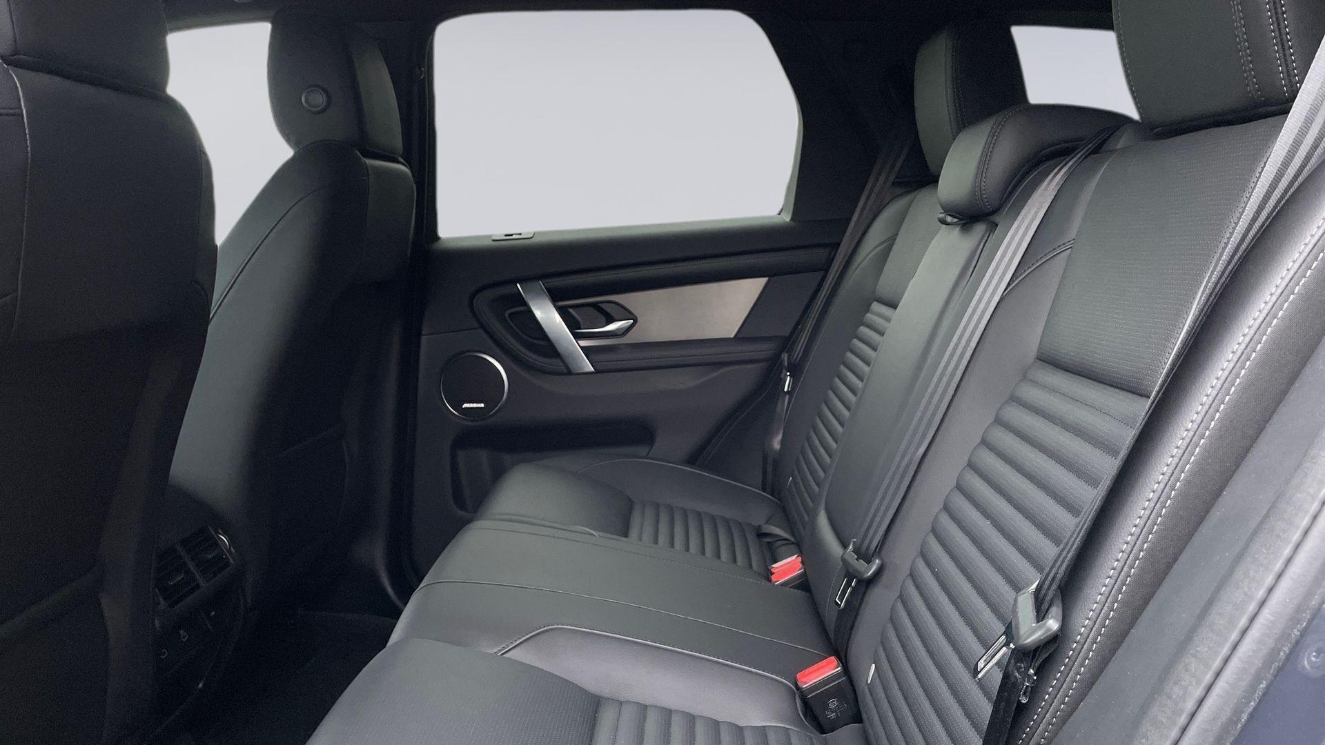 Land Rover Discovery Sport view 4