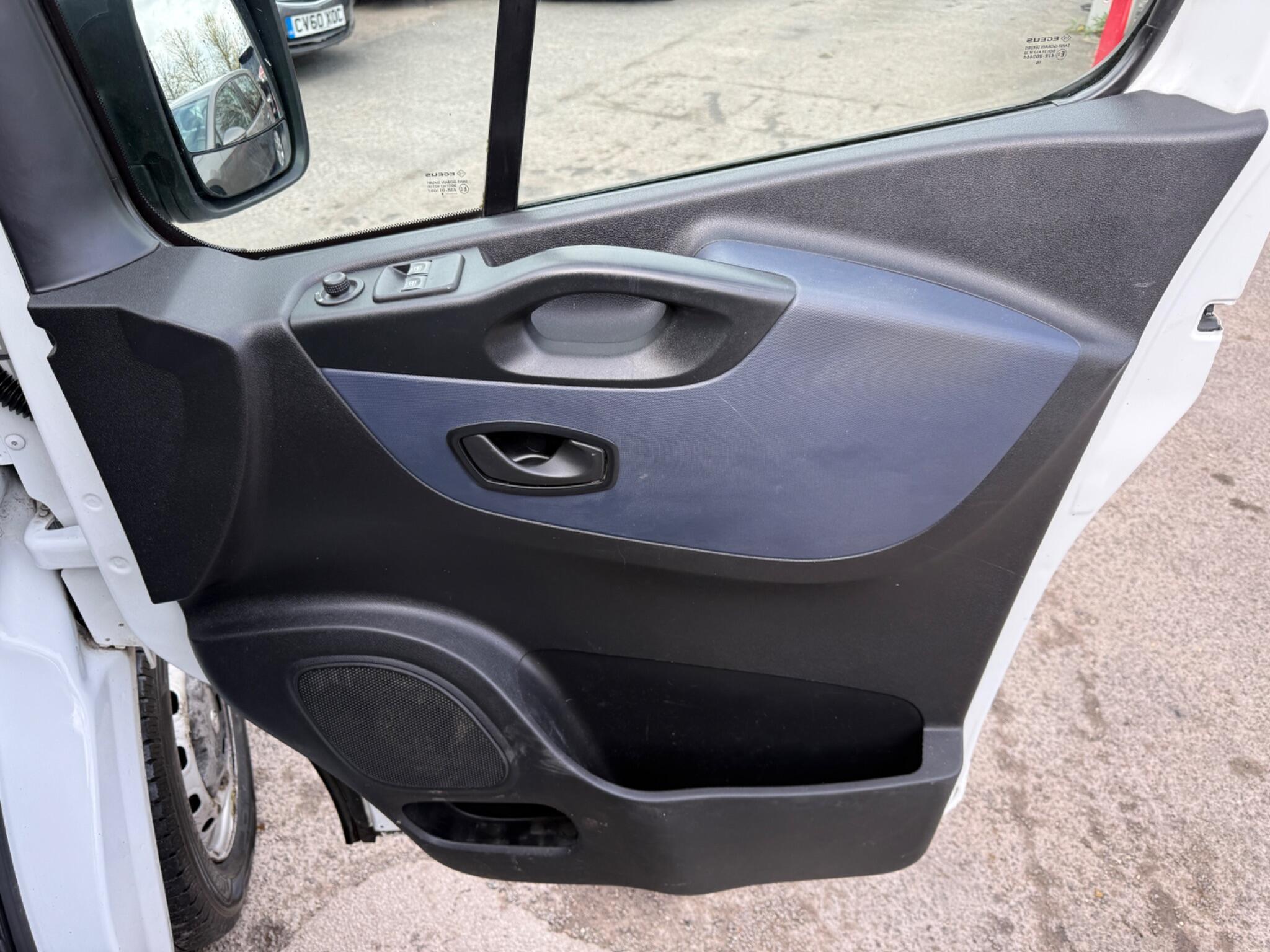 Vauxhall Vivaro - Image 46