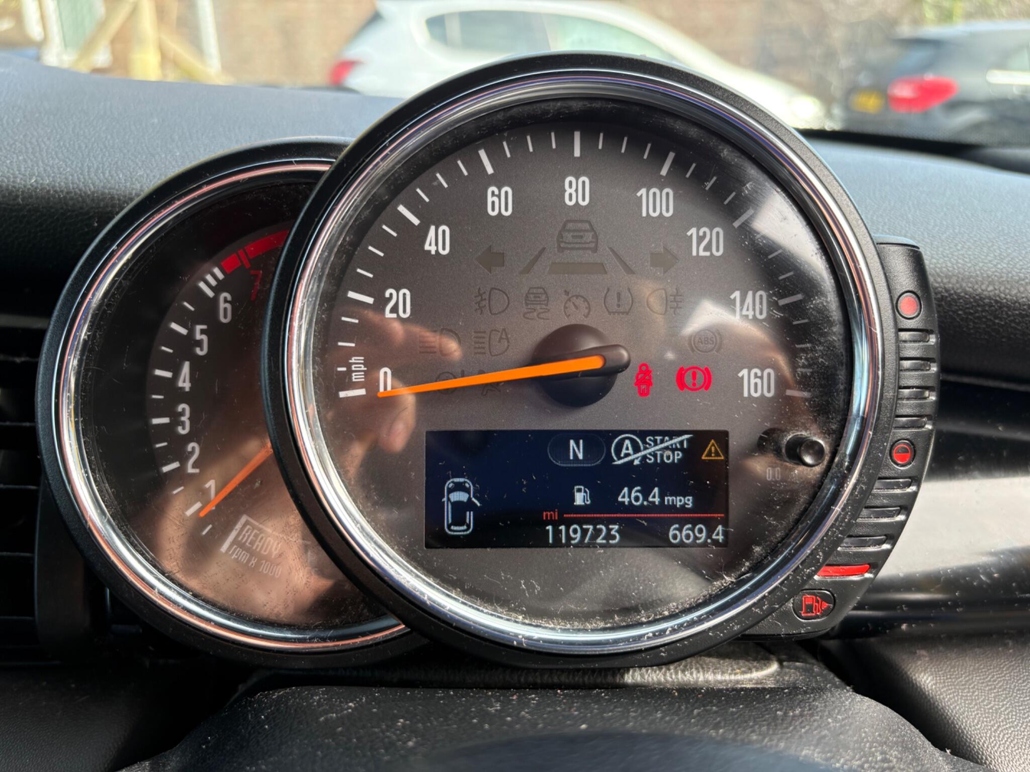 Mini Hatch view 14