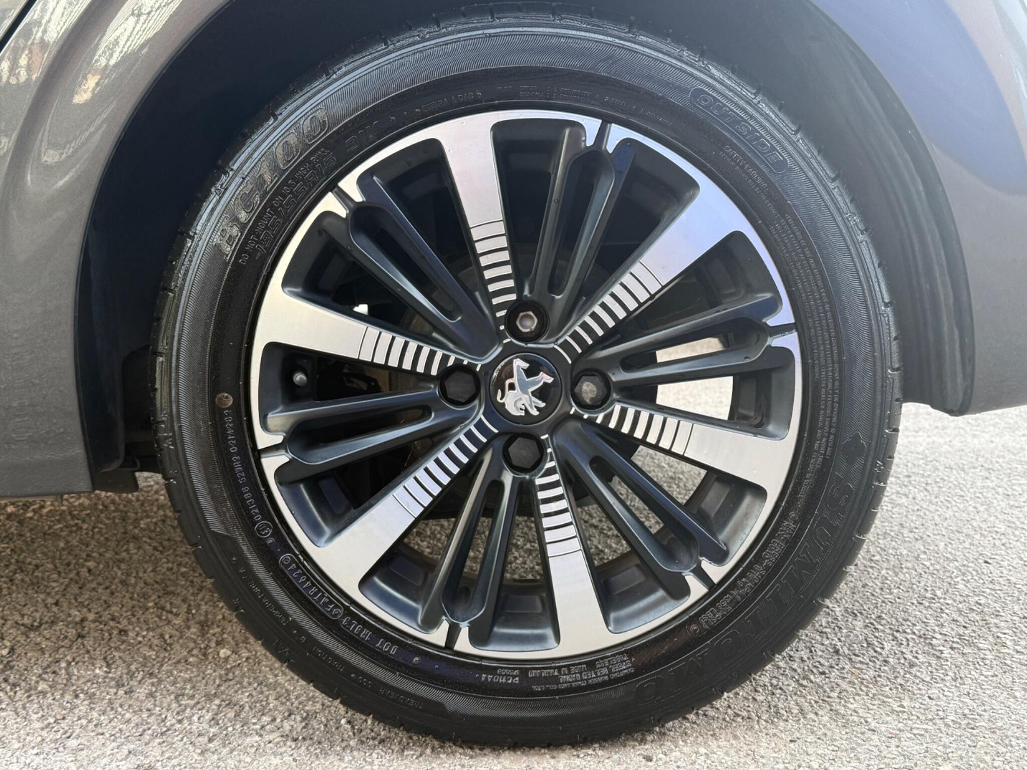 Peugeot 208 view 14