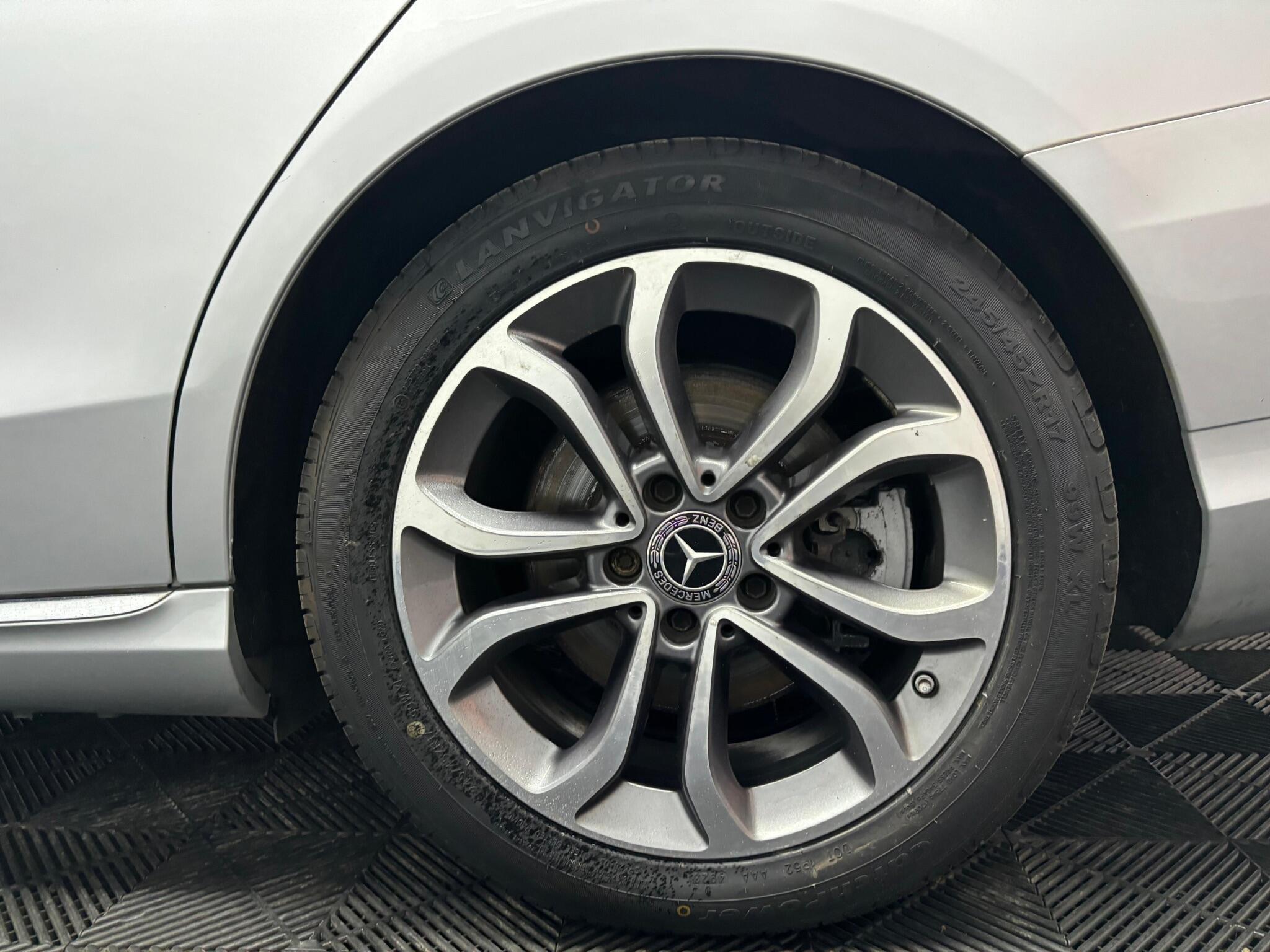 Mercedes-Benz C Class view 32