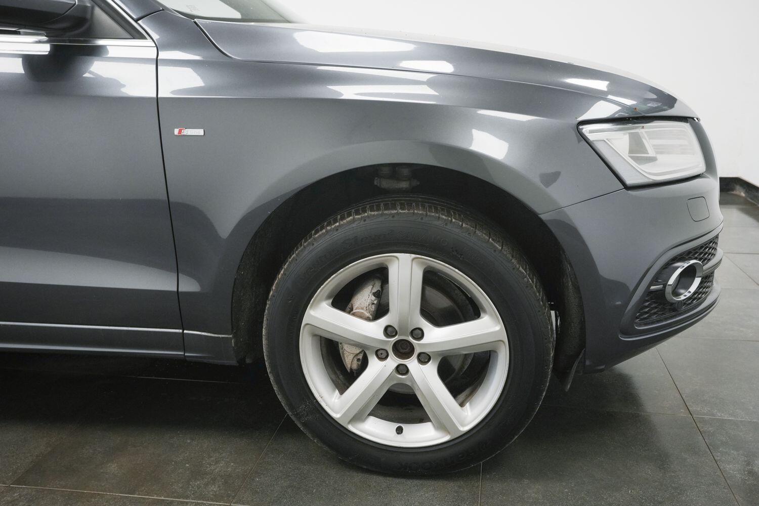 Audi Q5 view 4