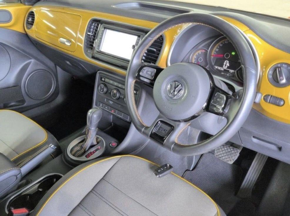 Volkswagen Beetle view 5