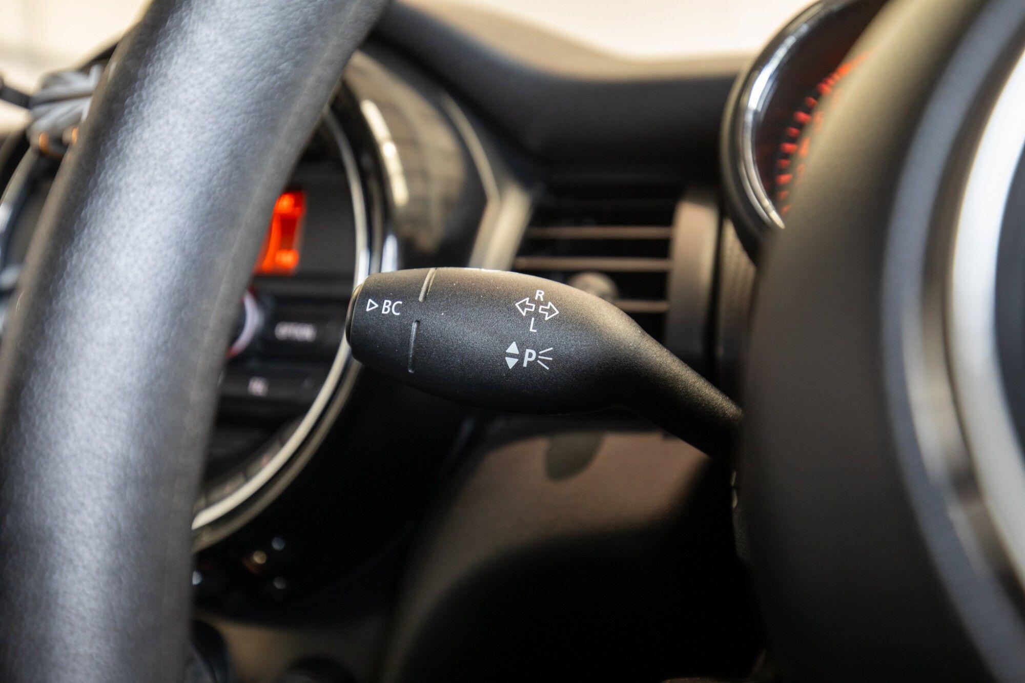 Mini Hatch view 16