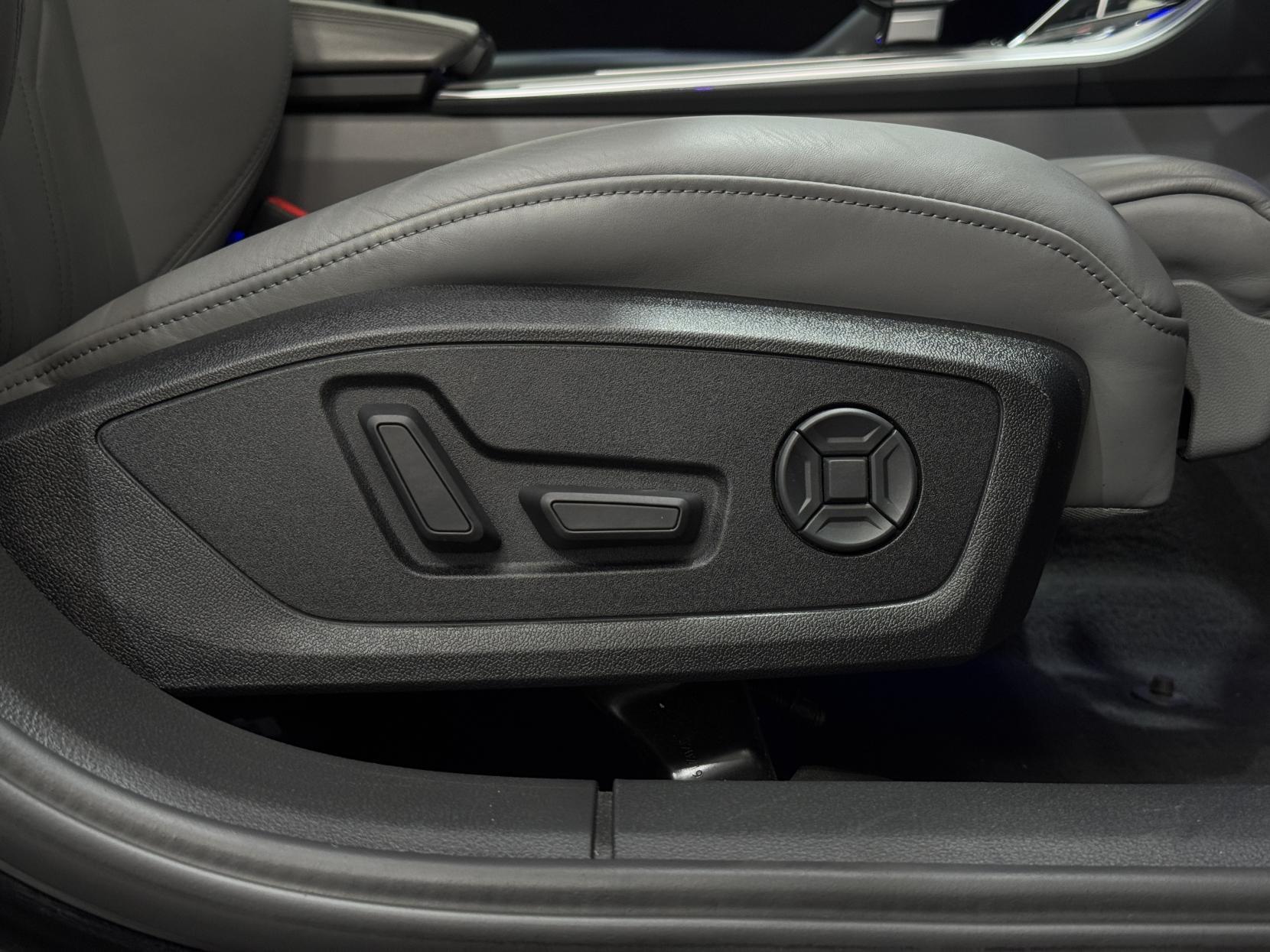 Audi A6 Saloon view 20