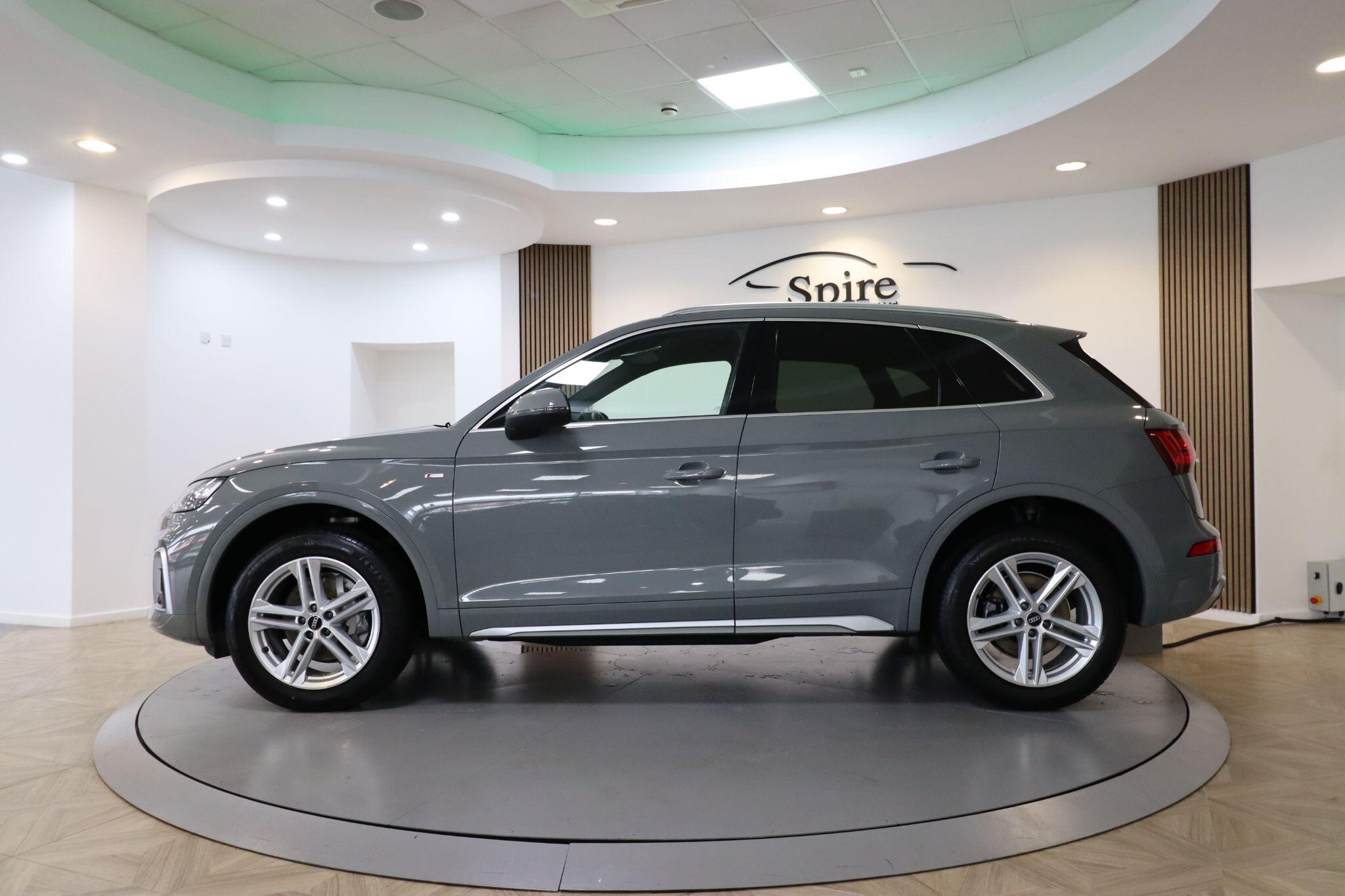 Audi Q5 view 9