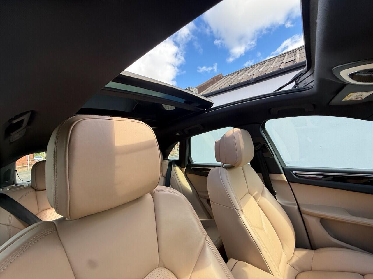 Porsche Macan view 32