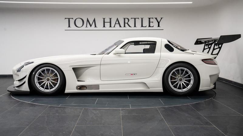 Mercedes-Benz SLS view 4
