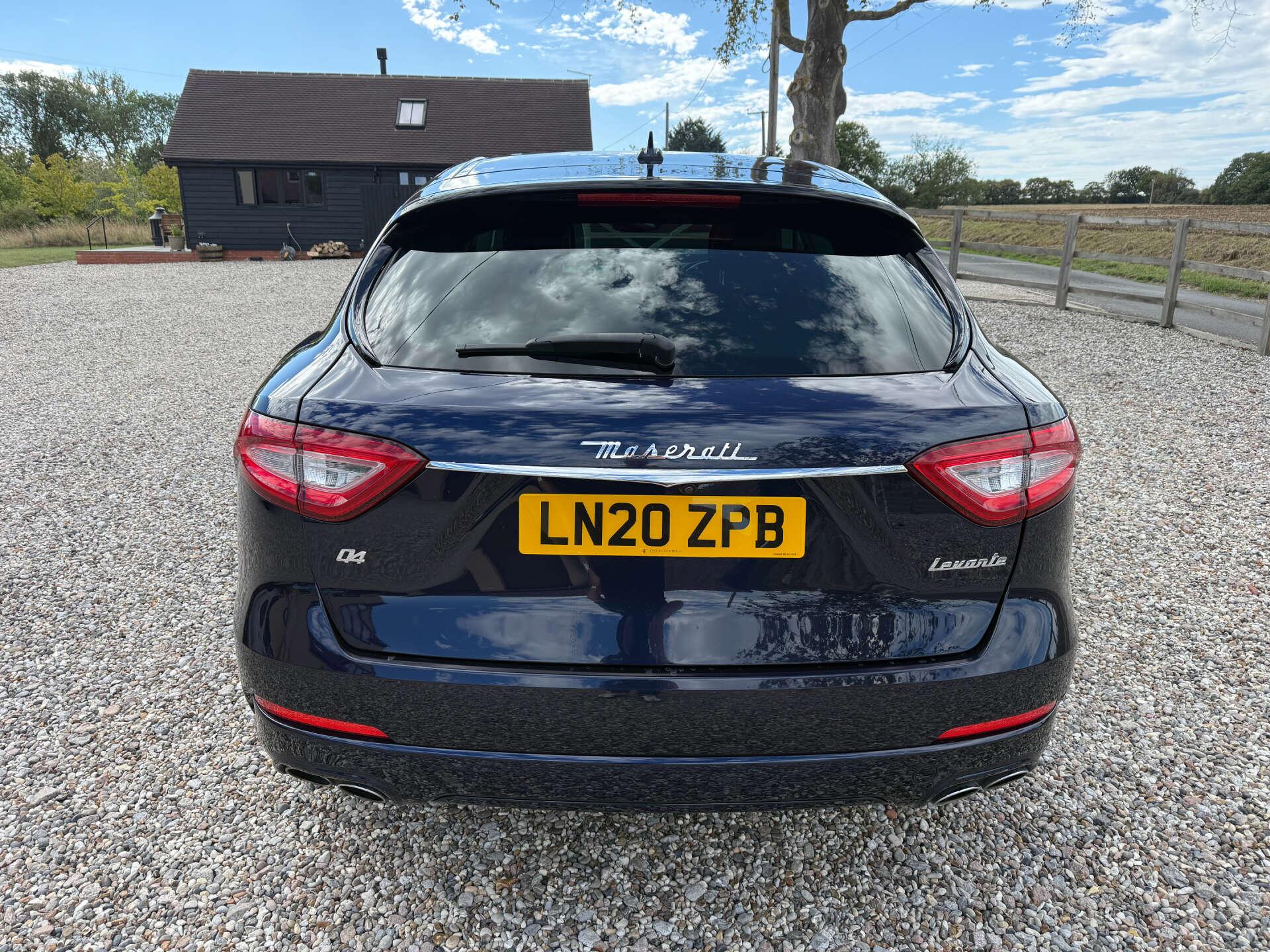 Maserati Levante view 8