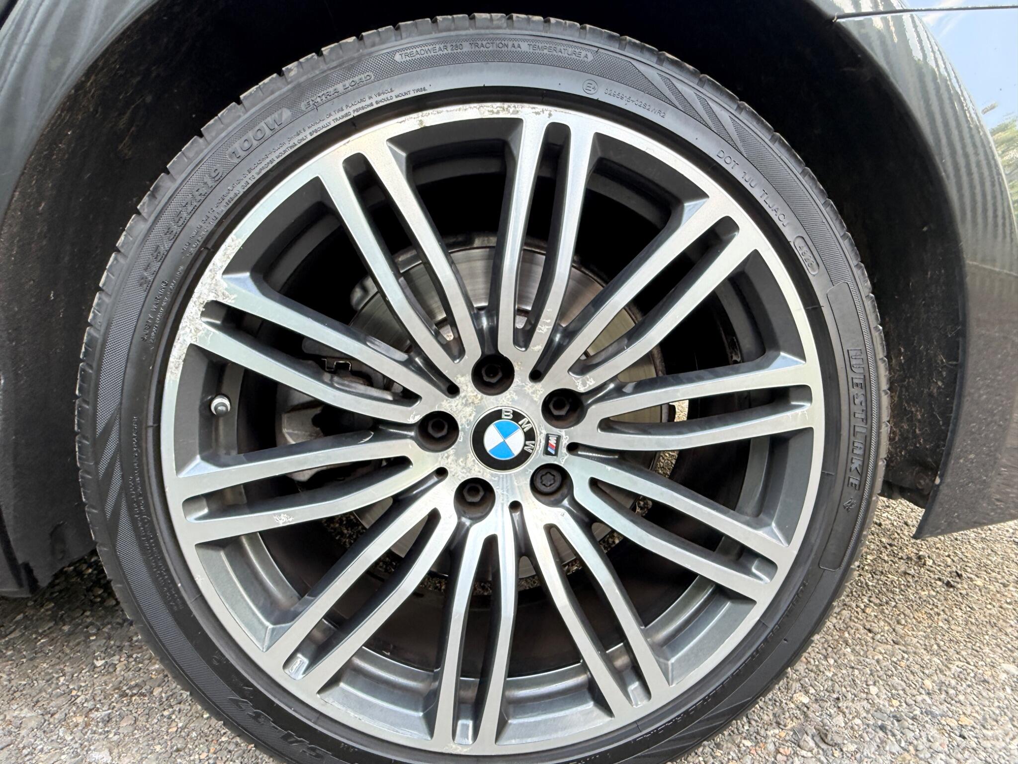 2017 BMW 5 Series image 38