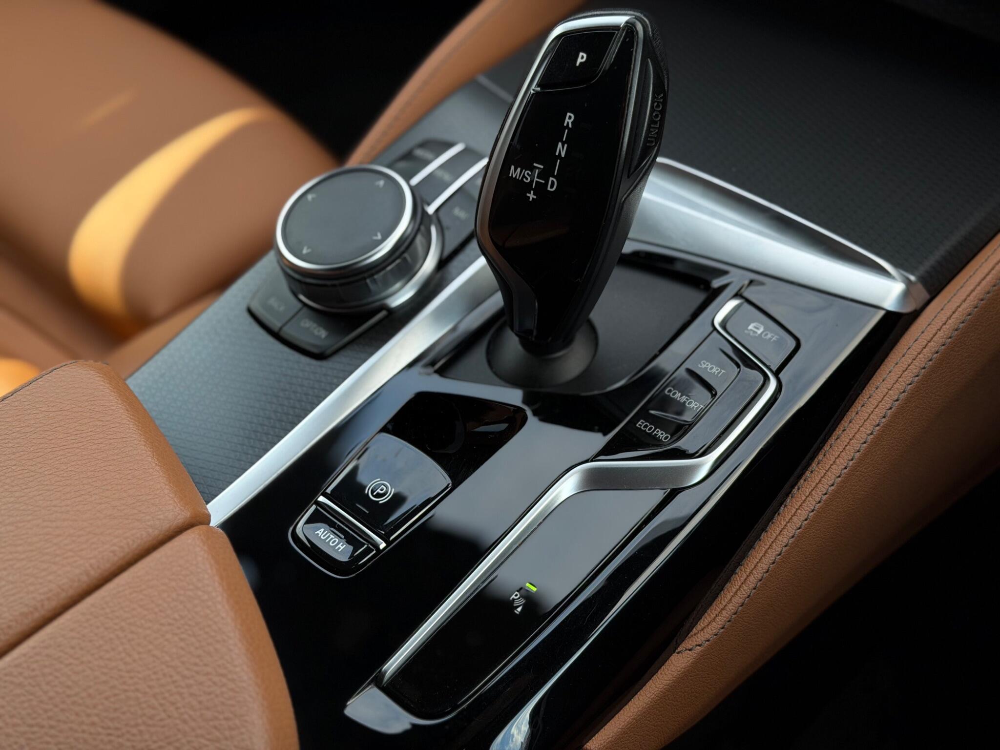 BMW 5 Series view 21