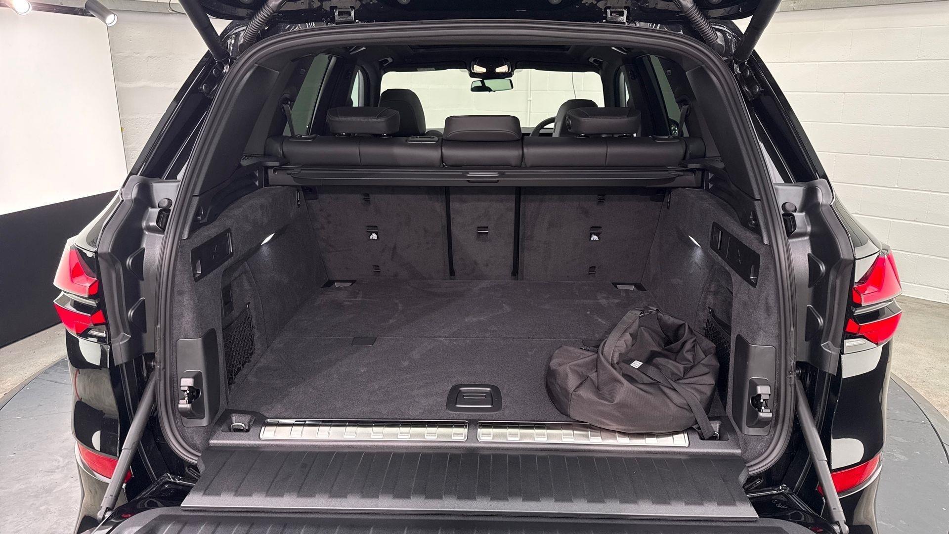 BMW X5 view 13
