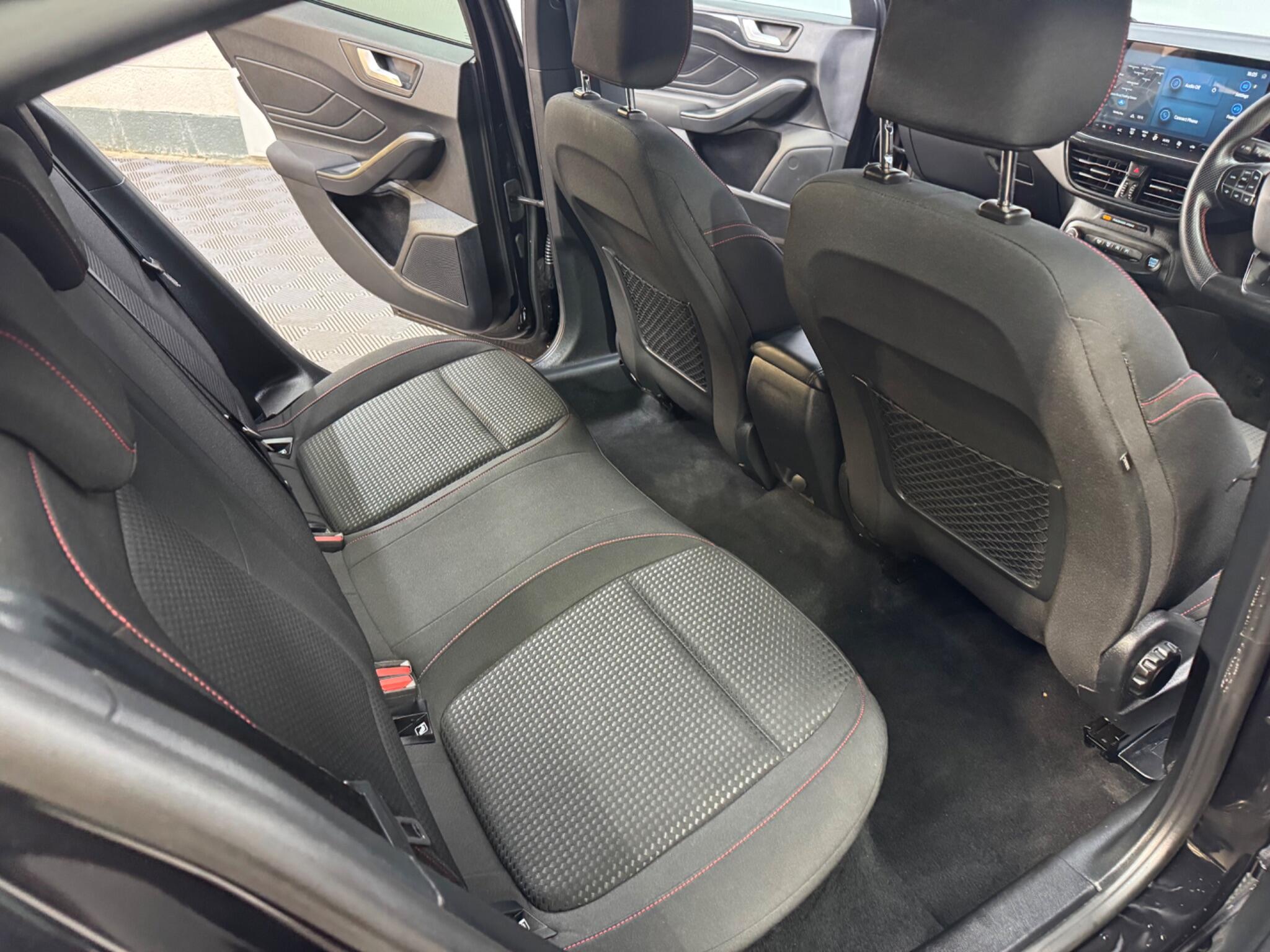 Ford Focus view 24