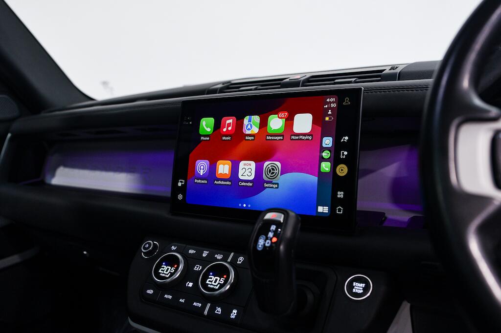 Land Rover Defender view 19