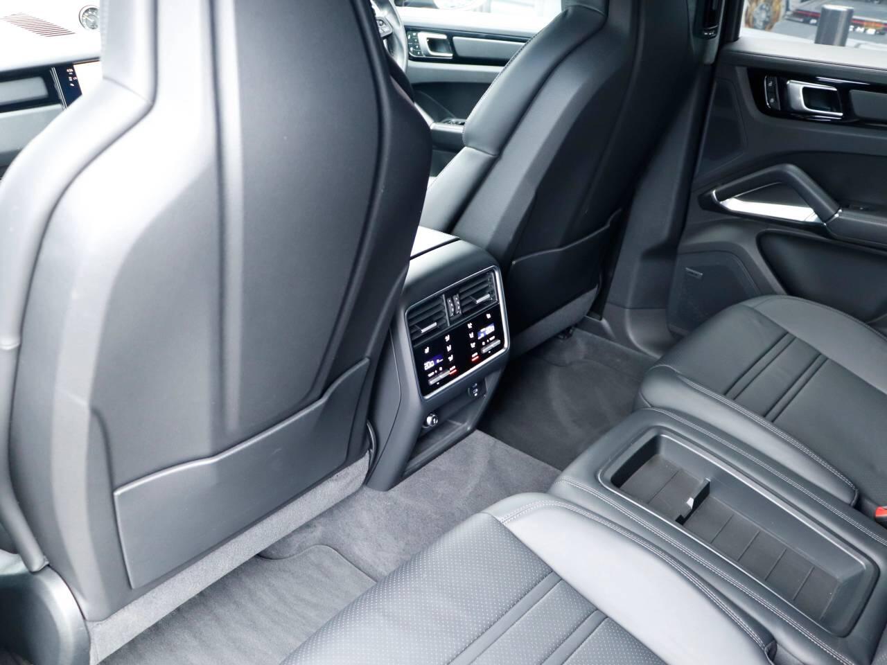 Porsche Cayenne view 22