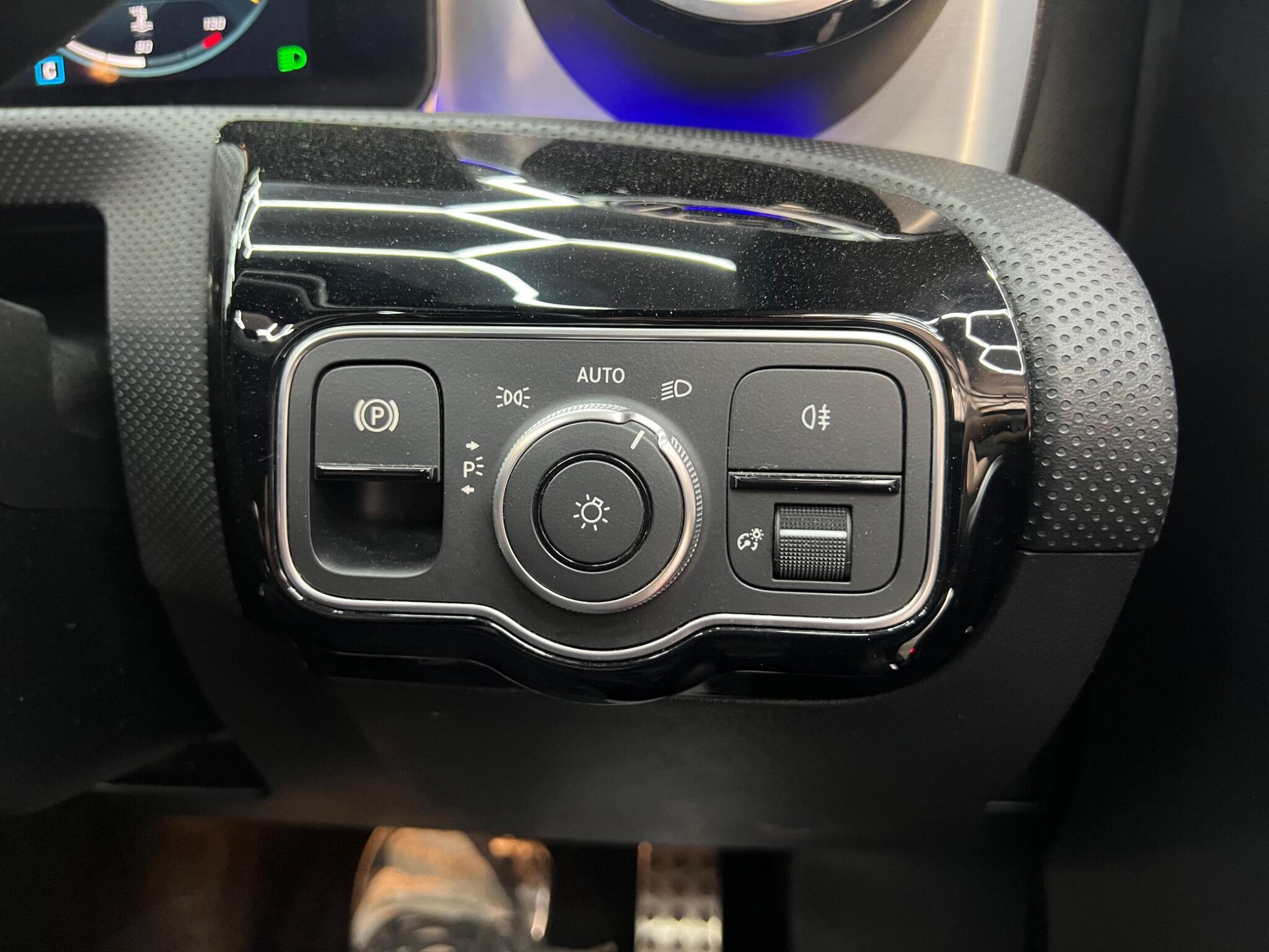 Mercedes-Benz Cla view 28