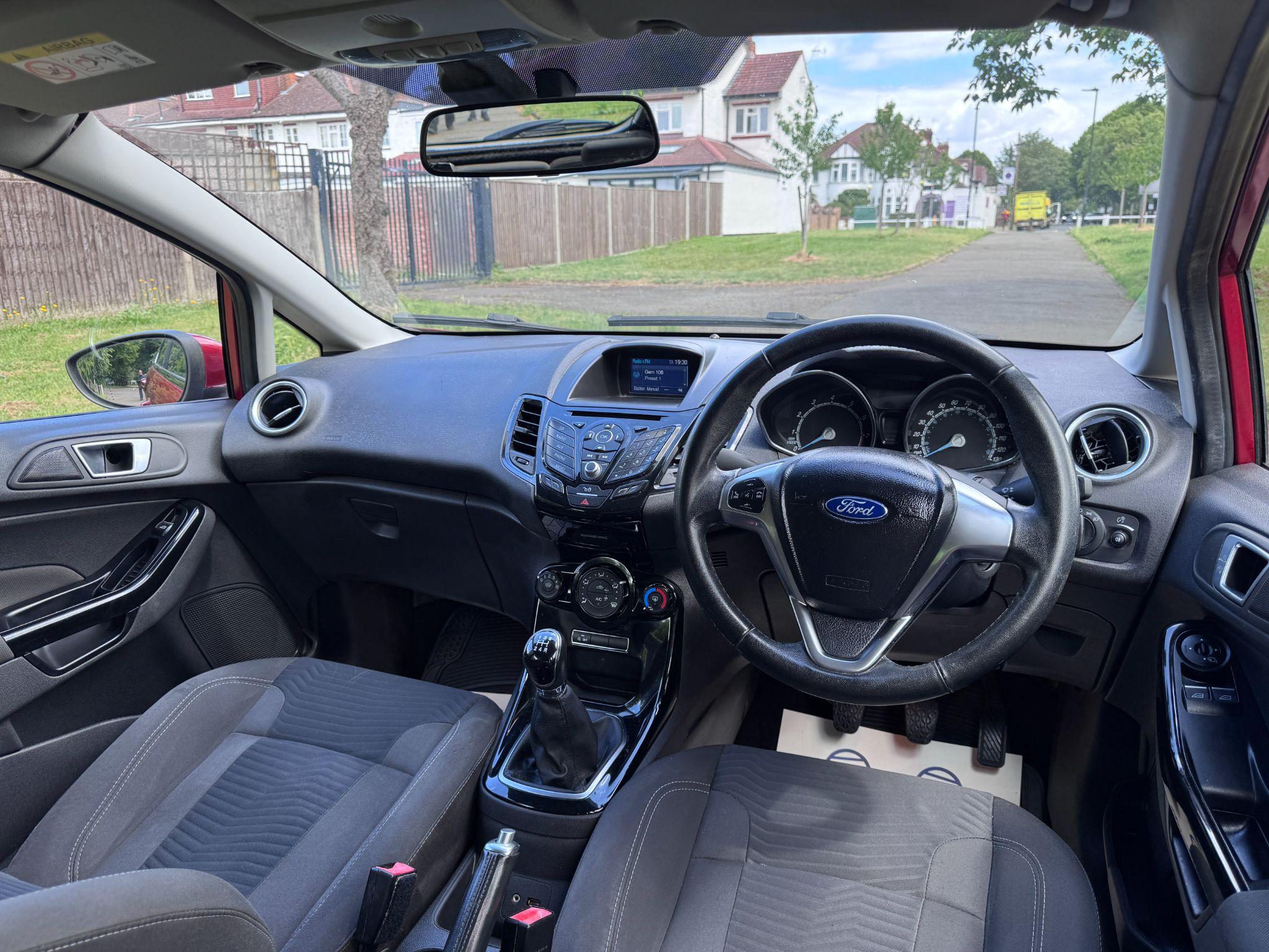 2016 Ford Fiesta image 13