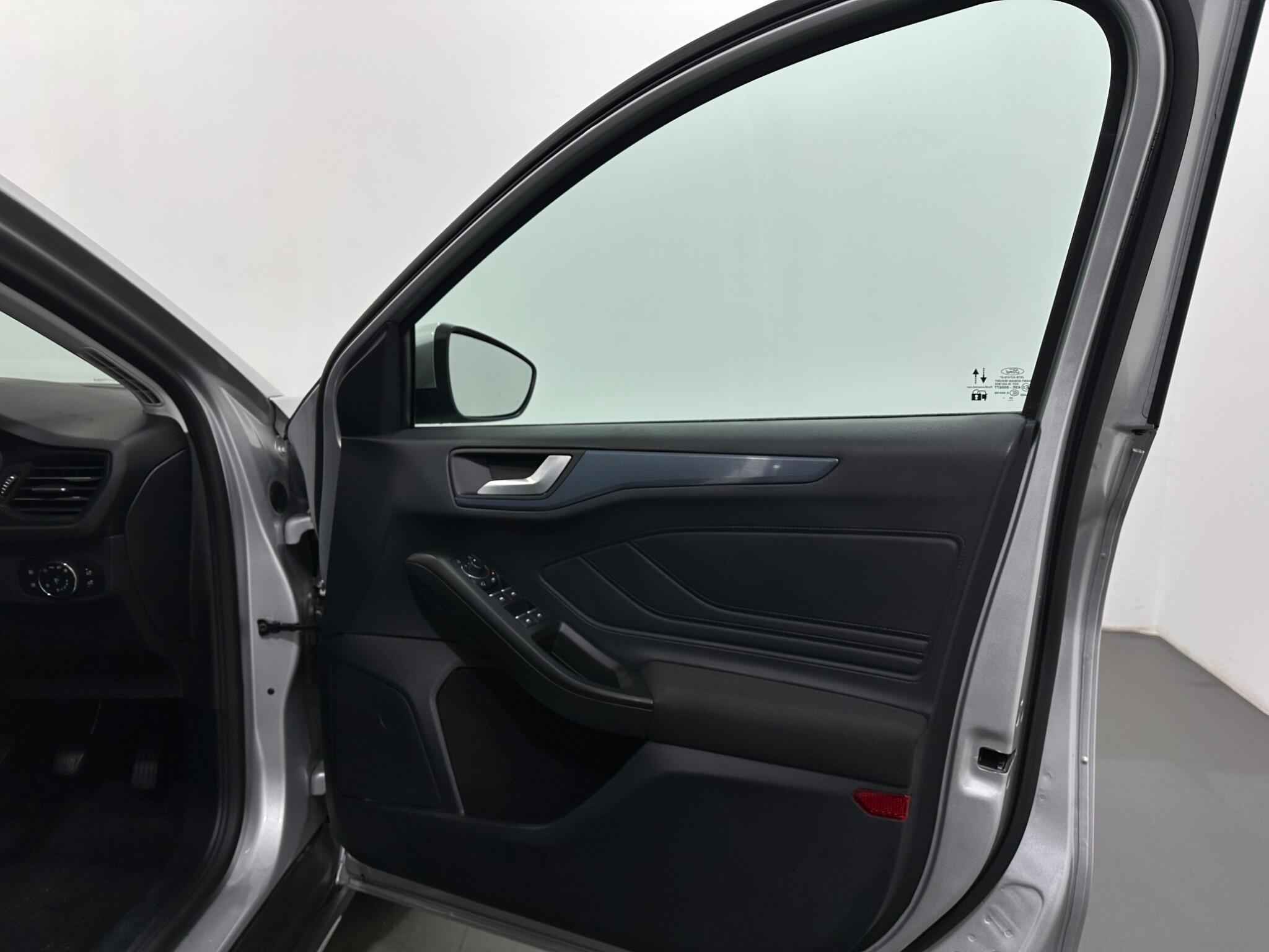 Ford Focus view 32