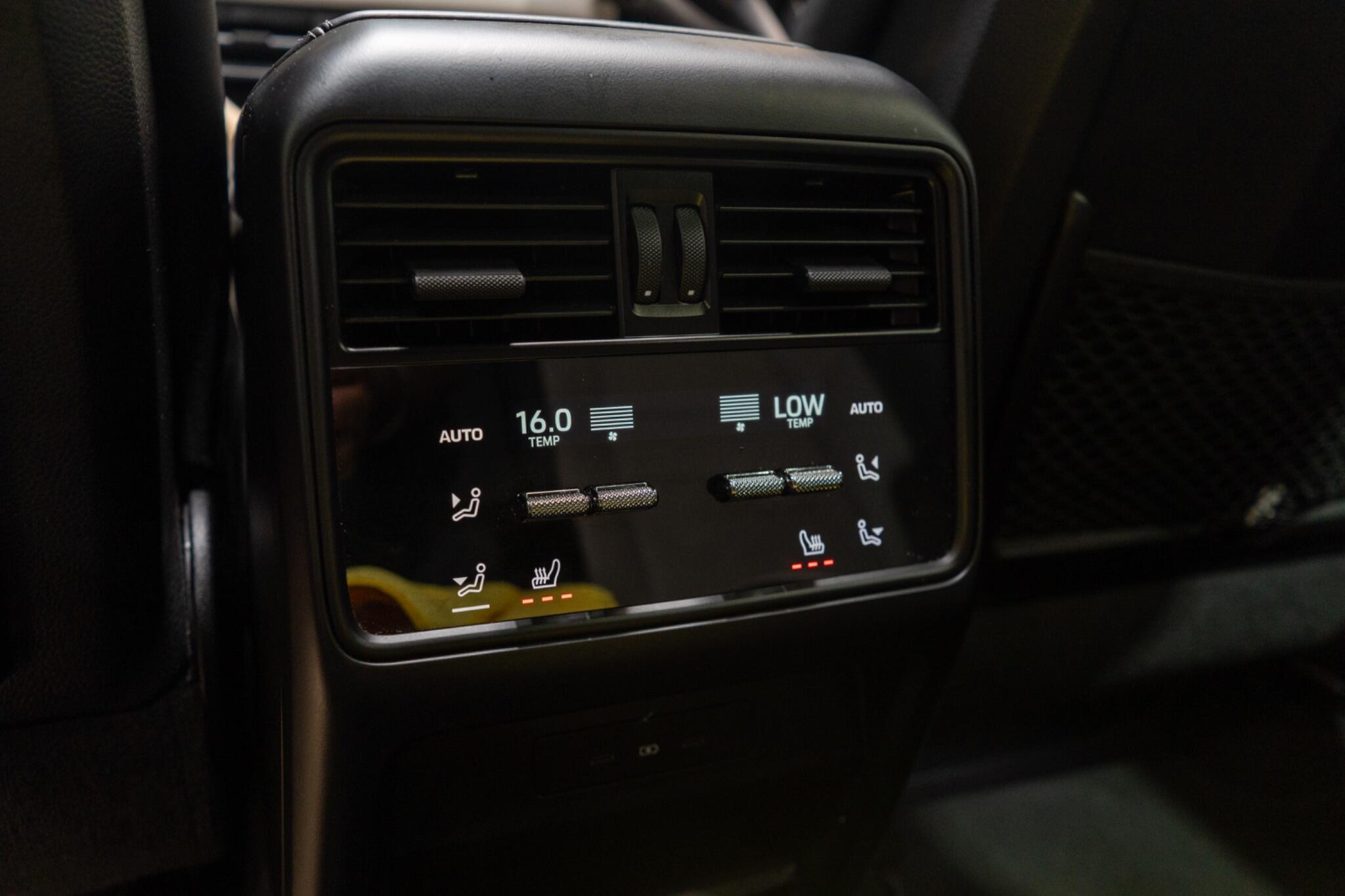Porsche Cayenne view 19