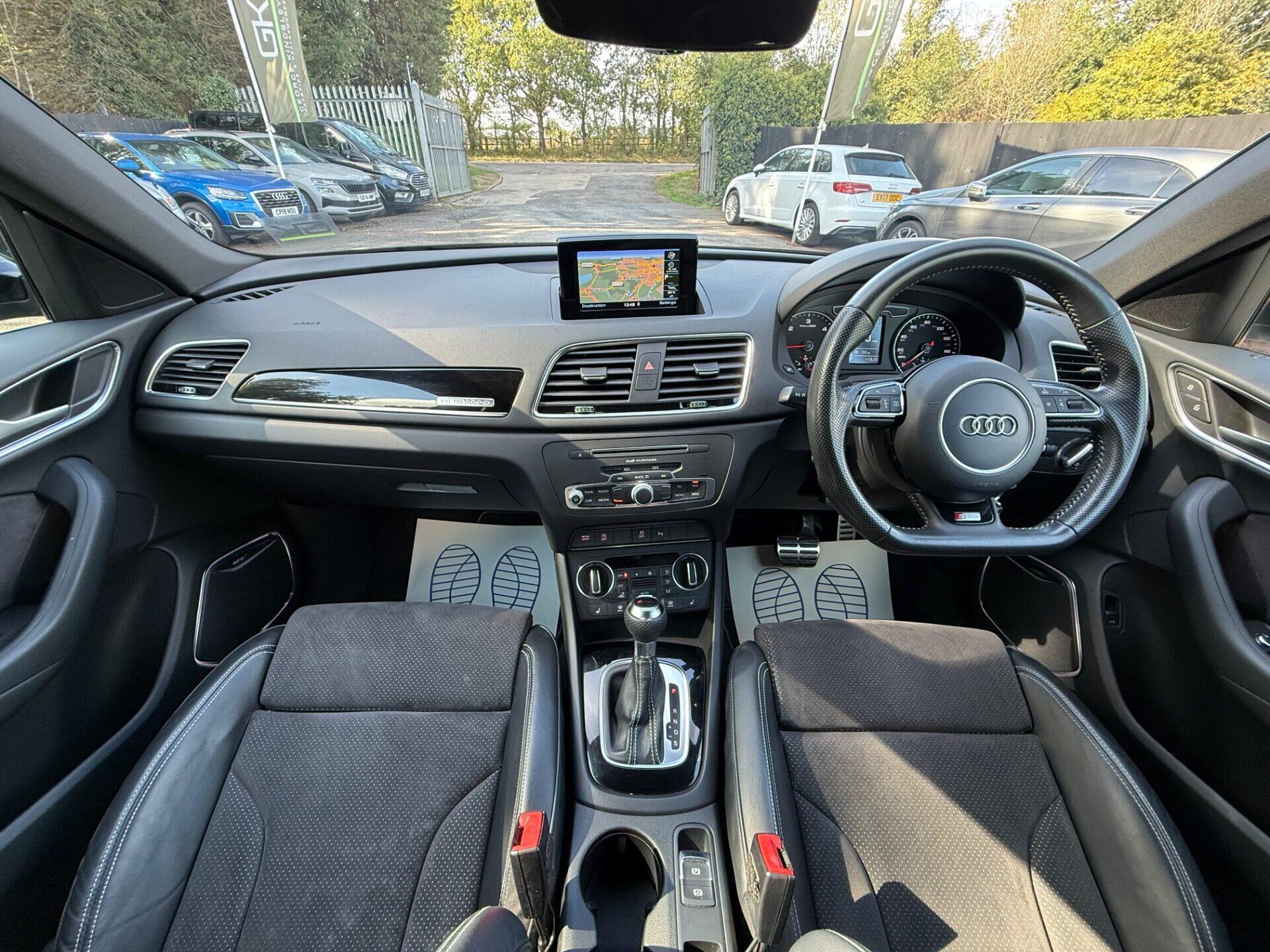 Audi Q3 view 13