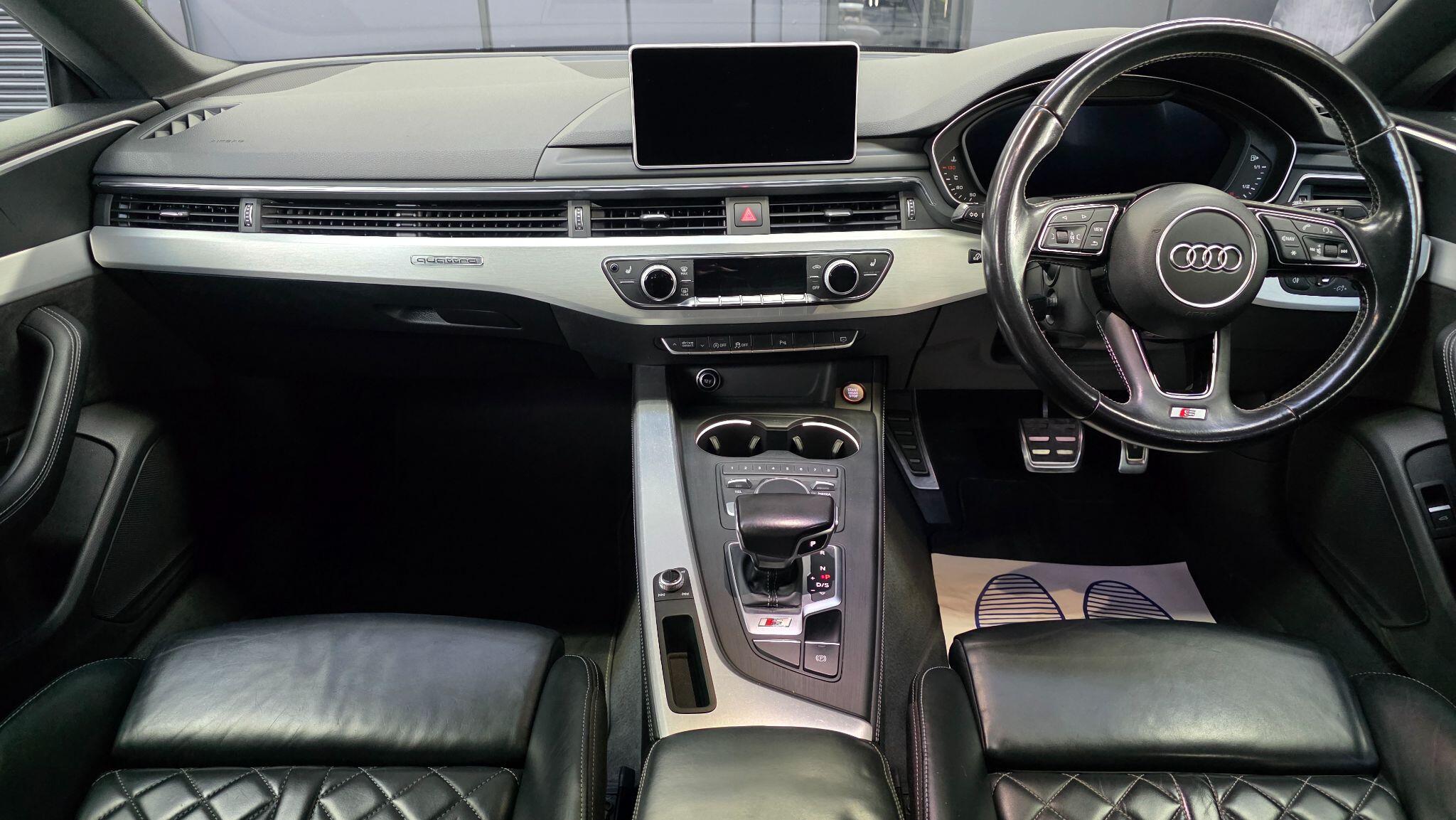 Audi S5 view 9