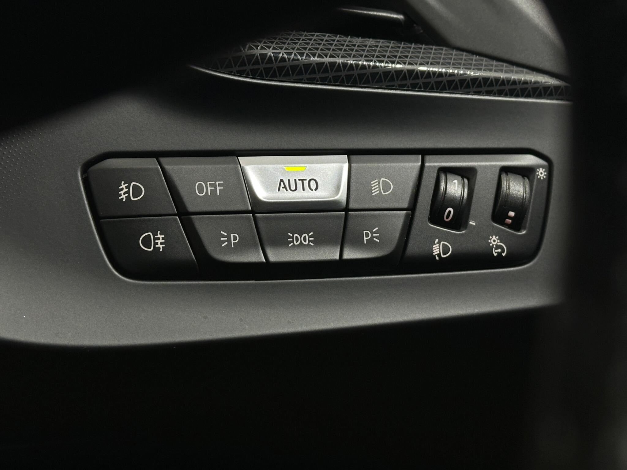 BMW 1 Series view 18