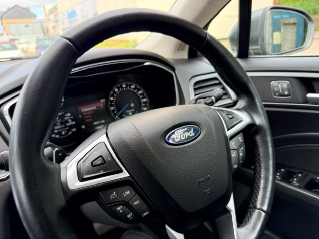 Ford Mondeo view 12