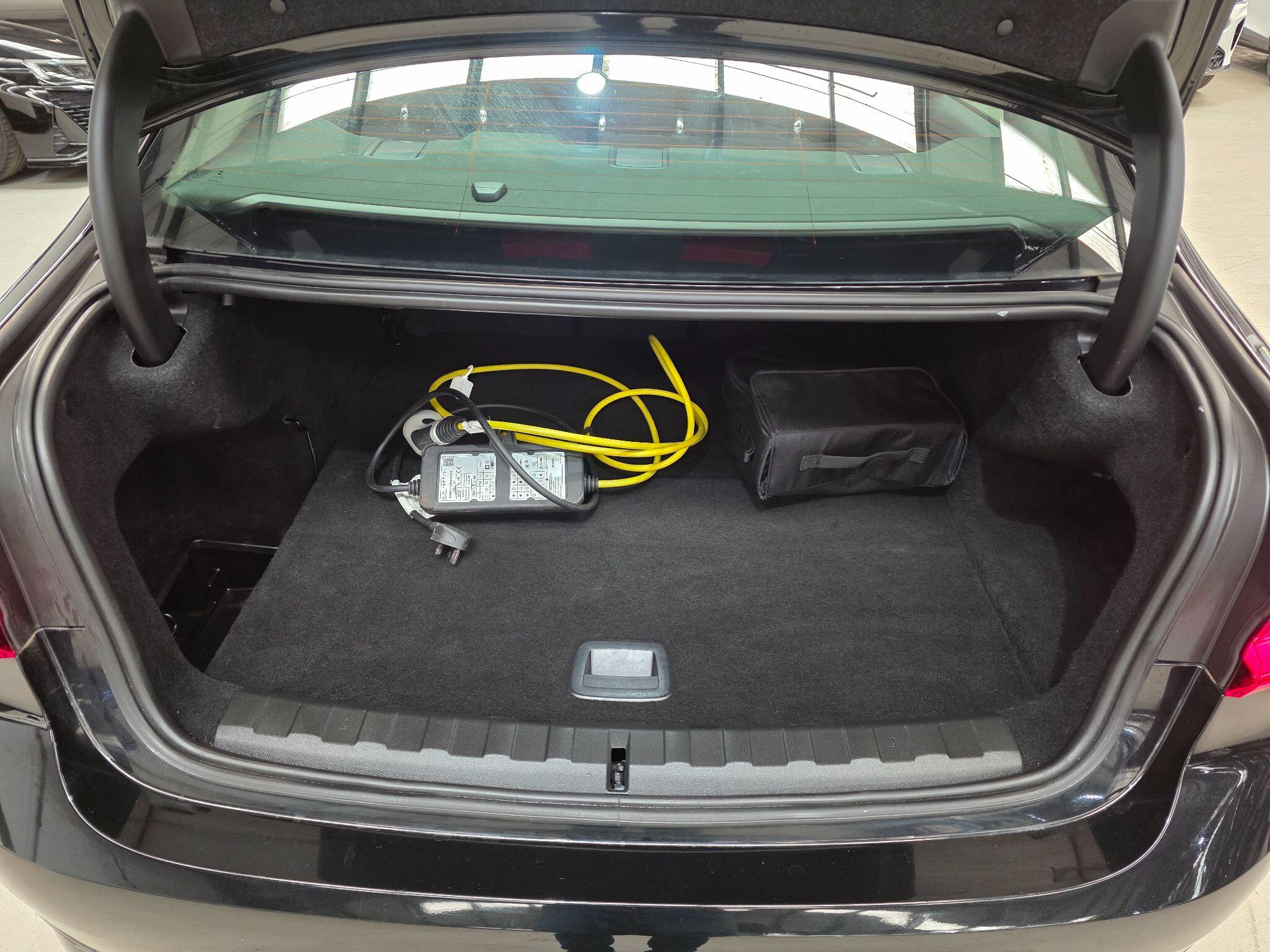BMW 3 Series view 31