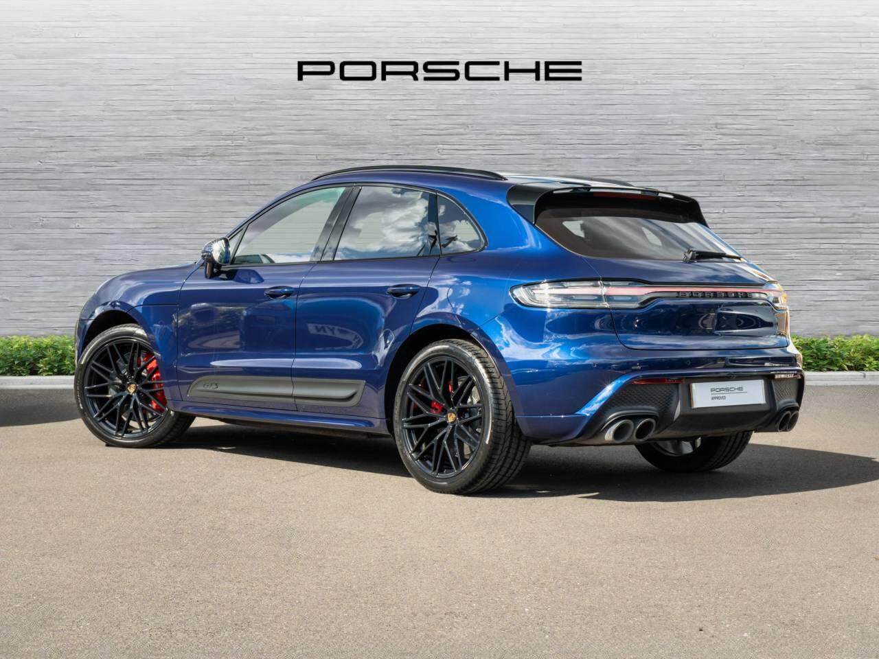 Porsche Macan view 3