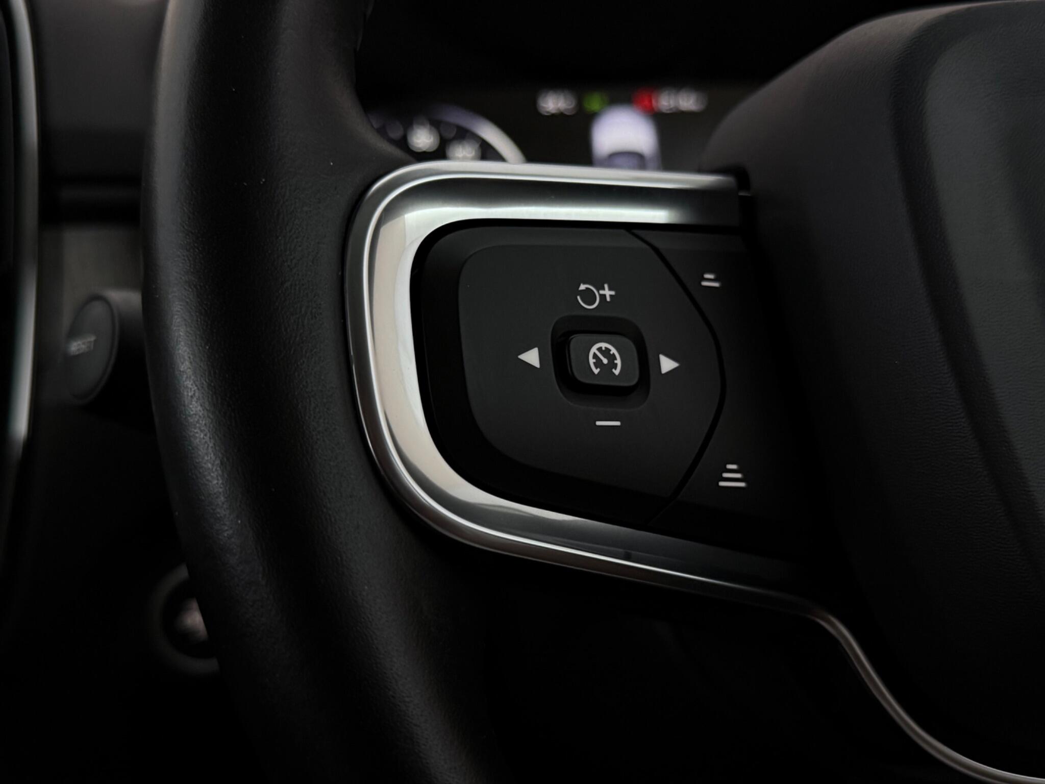 Volvo XC40 view 15