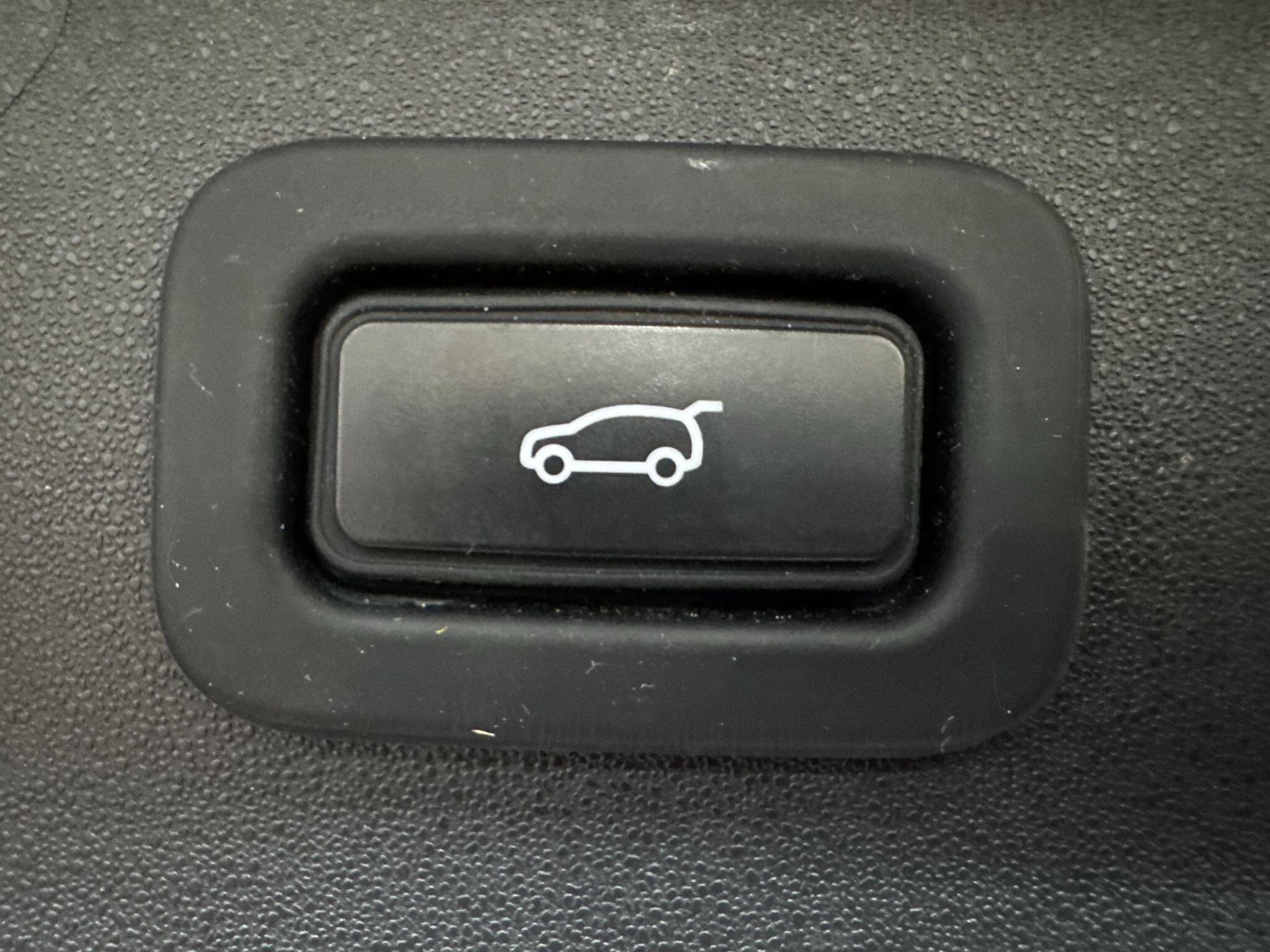 Land Rover Discovery Sport view 62