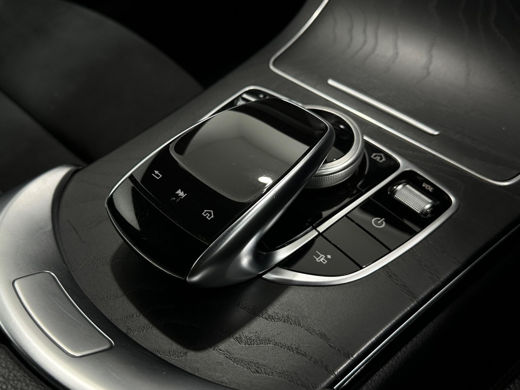 Mercedes-Benz C-Class view 22