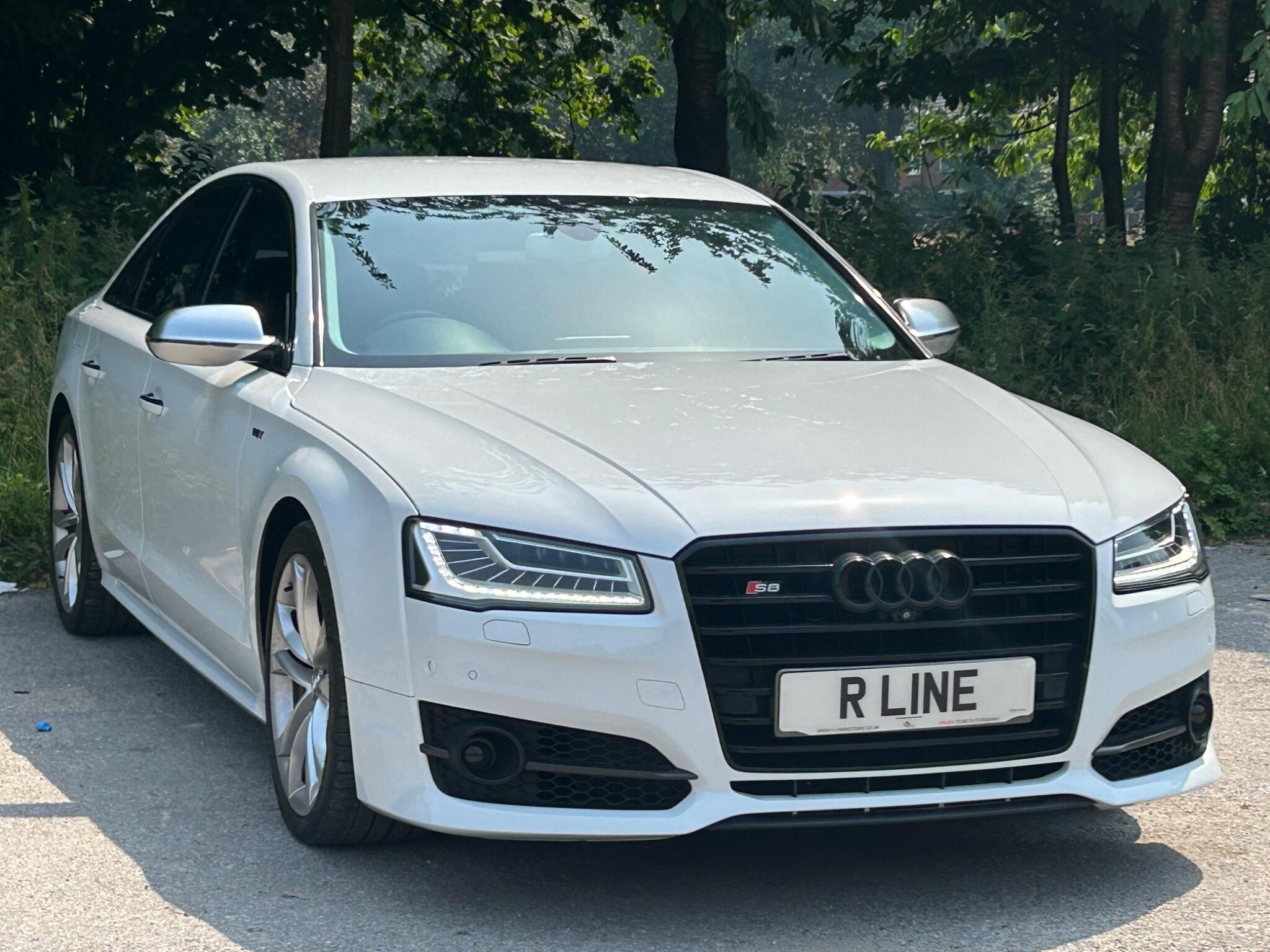 Audi S8 view 14